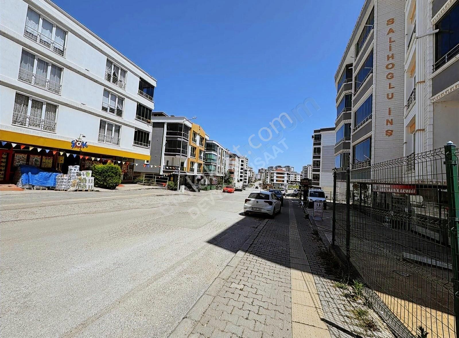 Mevlana Da Bornova Caddesine Cephe Geniş 3+1 Daire