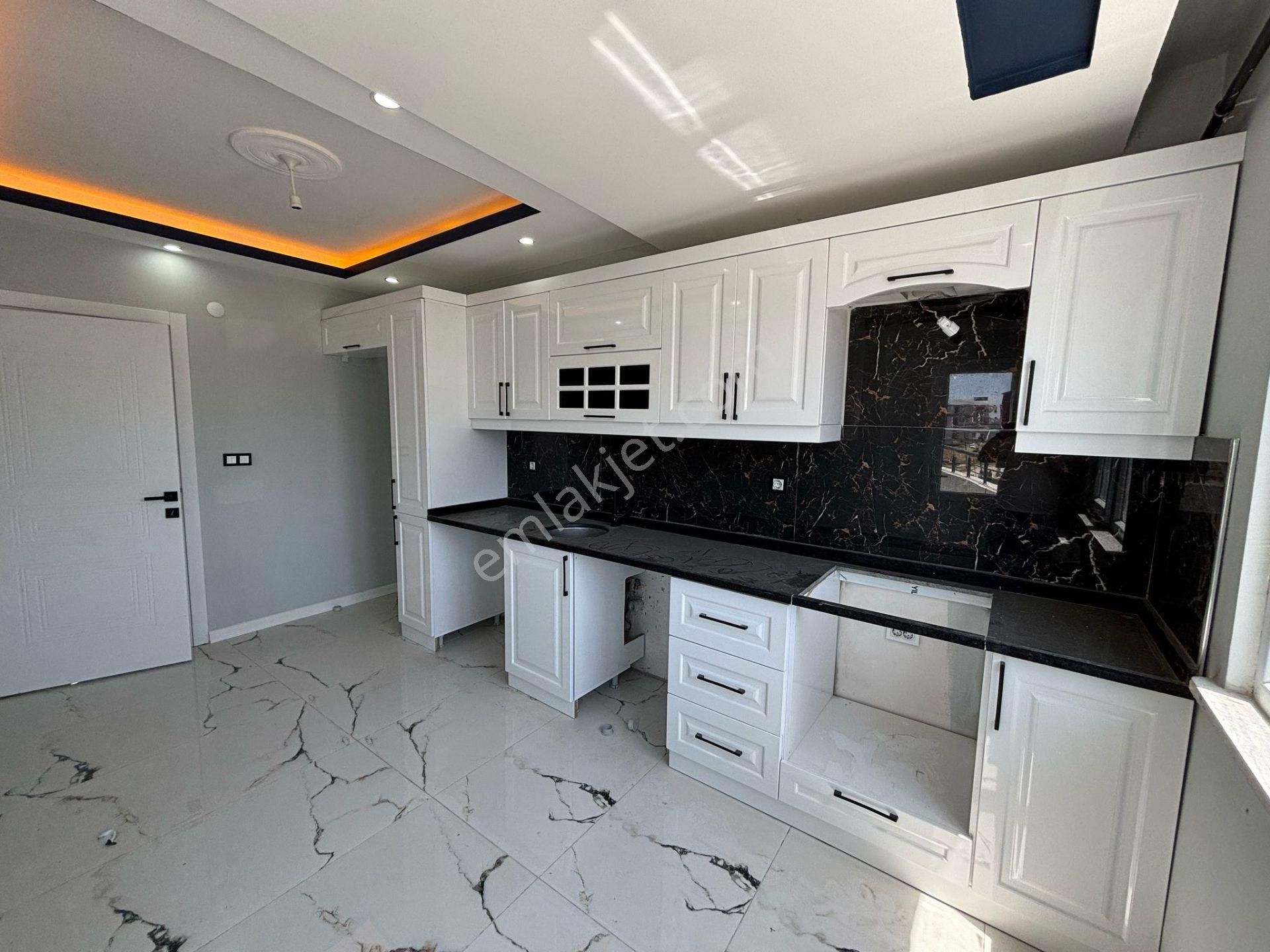 ***eryıldız Gayrimenkul'den Kapaklı Devlet Hastanesi Civarı Büyük Lüx 2+1 Daire