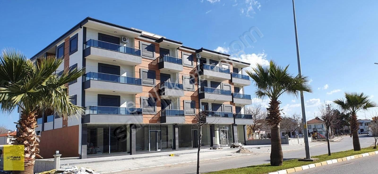 Altınovada Cadde Üzeri Satılık Dükkan
