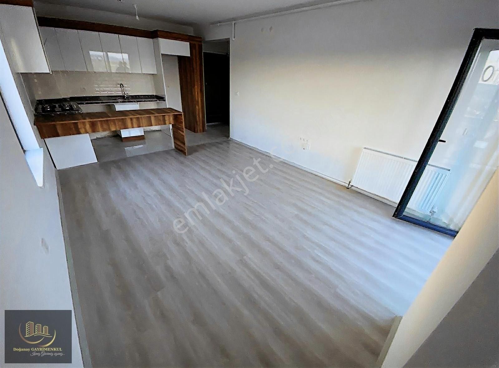Doğanay Dan Bulvar Z Sitesinde 8.kat Güney Cephe 1+1 0 Kiralık**