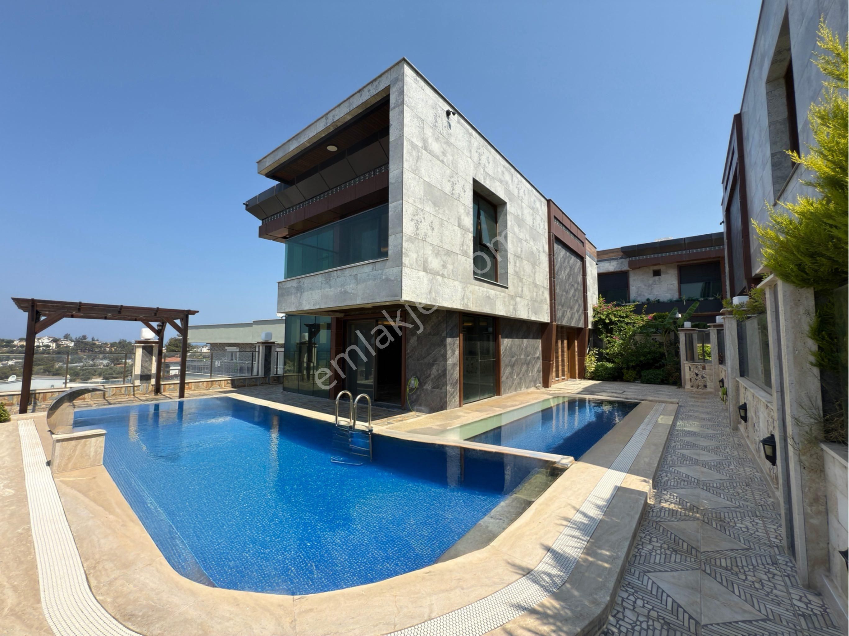 Kadınlar Denizi İnfinity Luxury Villalarında Satılık Deniz Manzaralı Villa