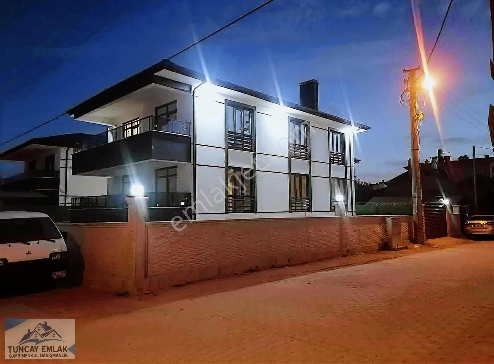 Erenköy De Sıfır Müstakil Villa Konsepinde 2 Daire Ayrı Girişli - Görsel 12