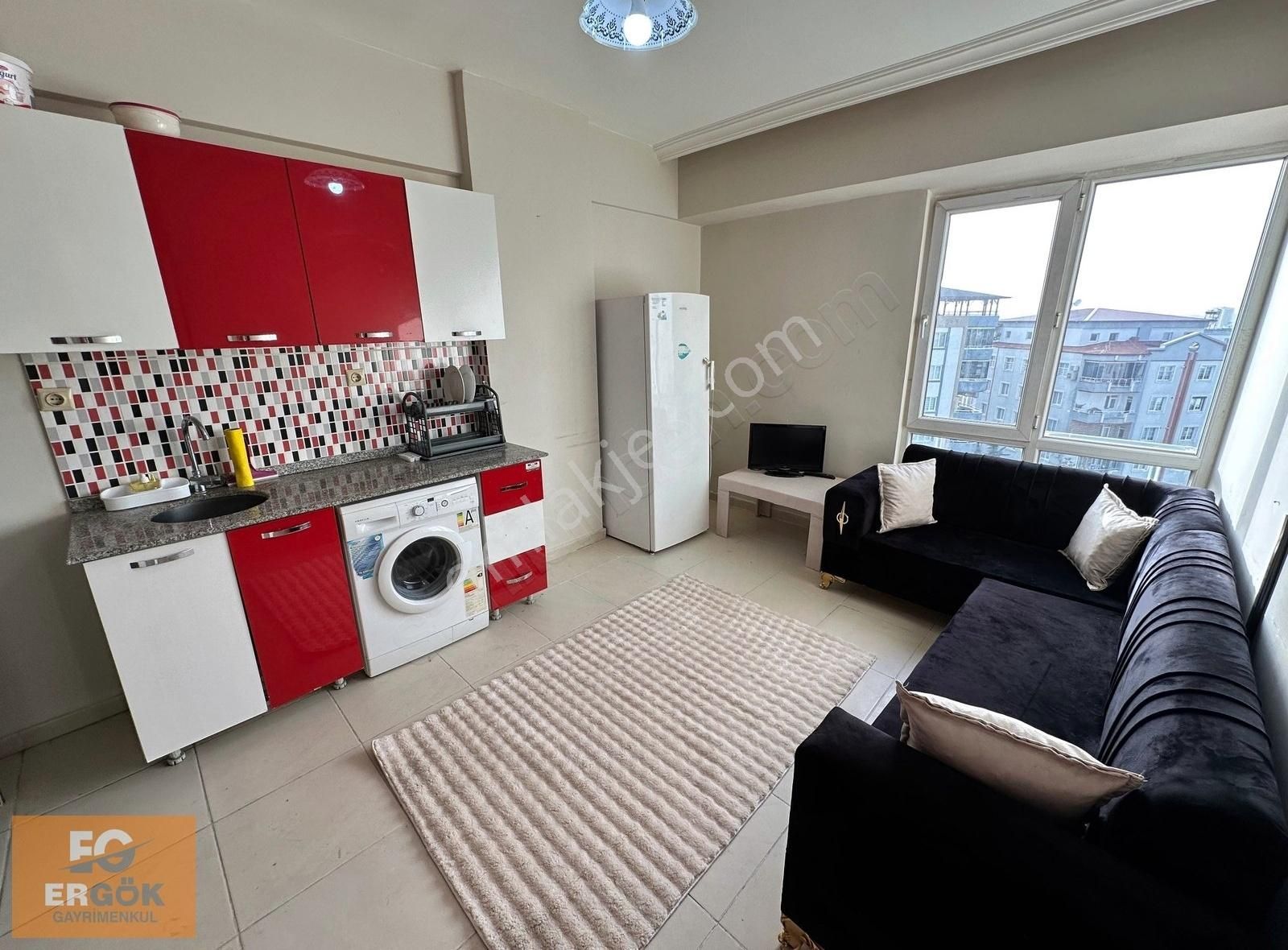 Gaziantep Üni. Yakınında Memur Binasında 1+1 Temiz Eşyalı Daire