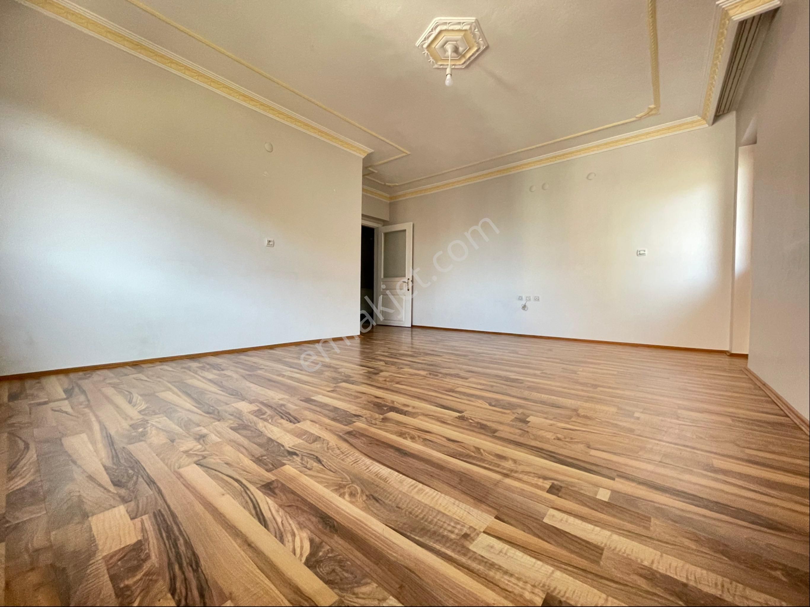 Elvan Da 3+1 1. Ara Kat Boş Kullanışlı Satılık Daire