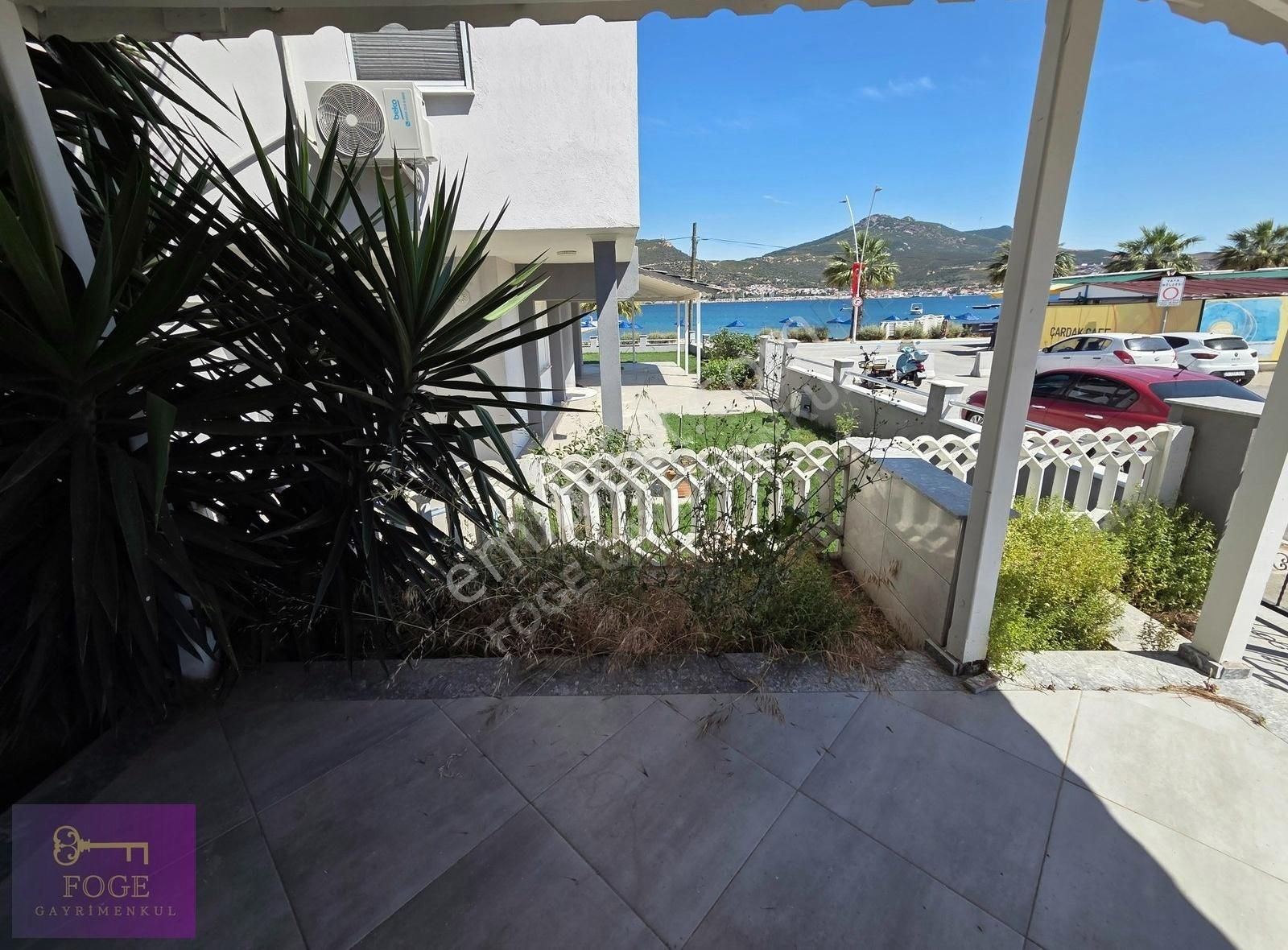 Yenifoça'da 6+1 Denize Sıfır Bahçeli Satılık Villa - Görsel 25