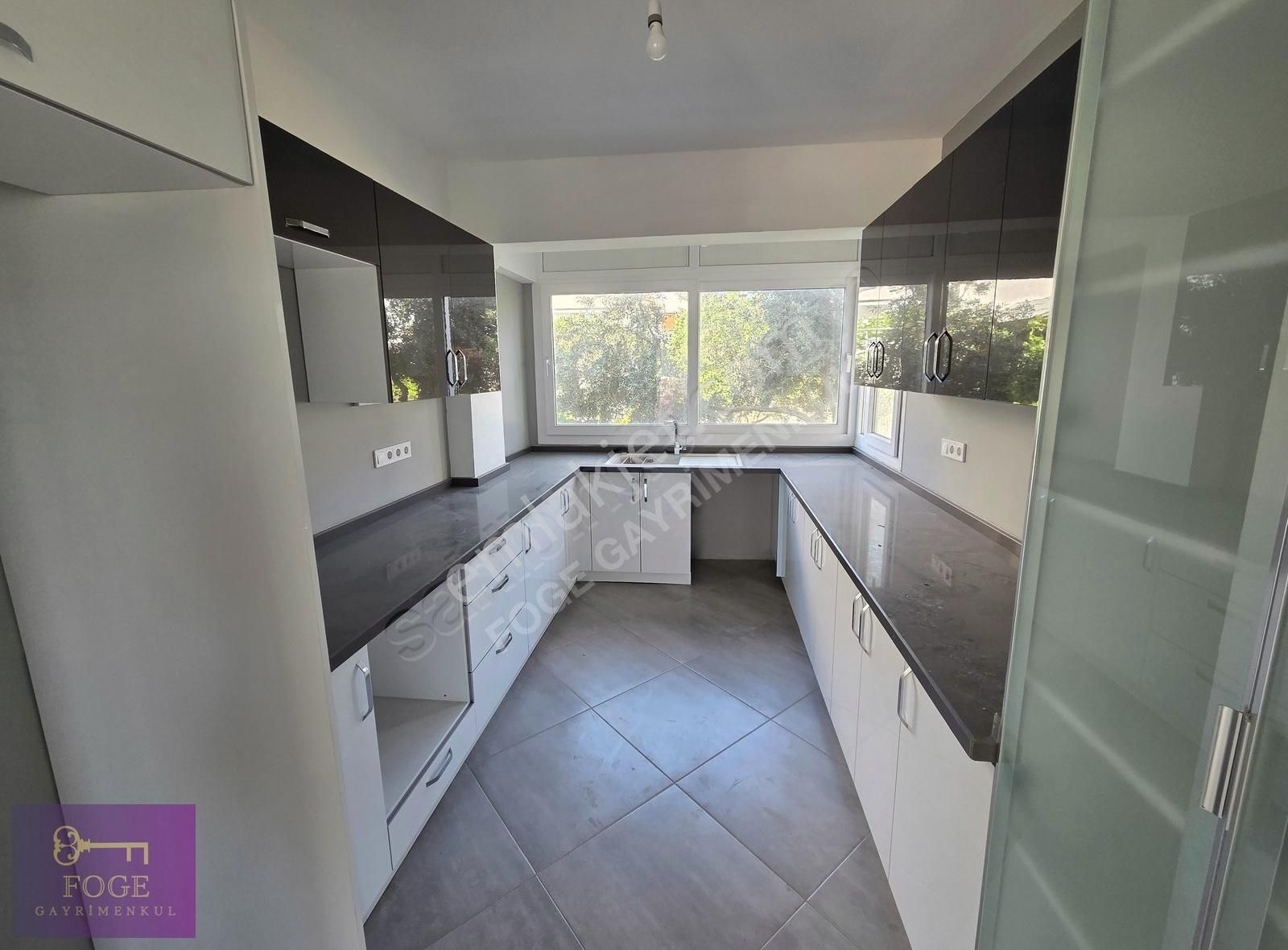 Yenifoça'da 6+1 Denize Sıfır Bahçeli Satılık Villa - Görsel 3