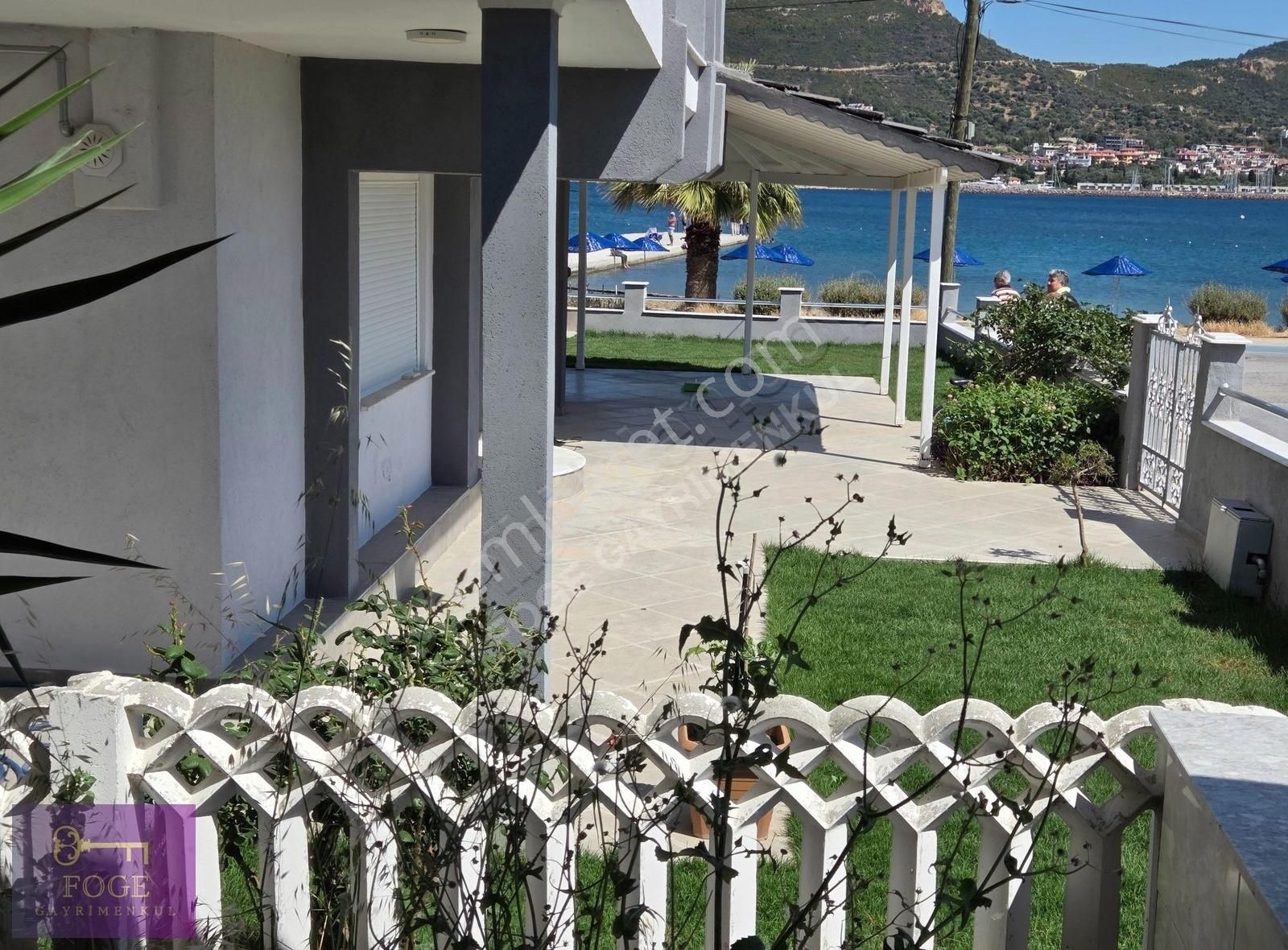 Yenifoça'da 6+1 Denize Sıfır Bahçeli Satılık Villa - Görsel 26