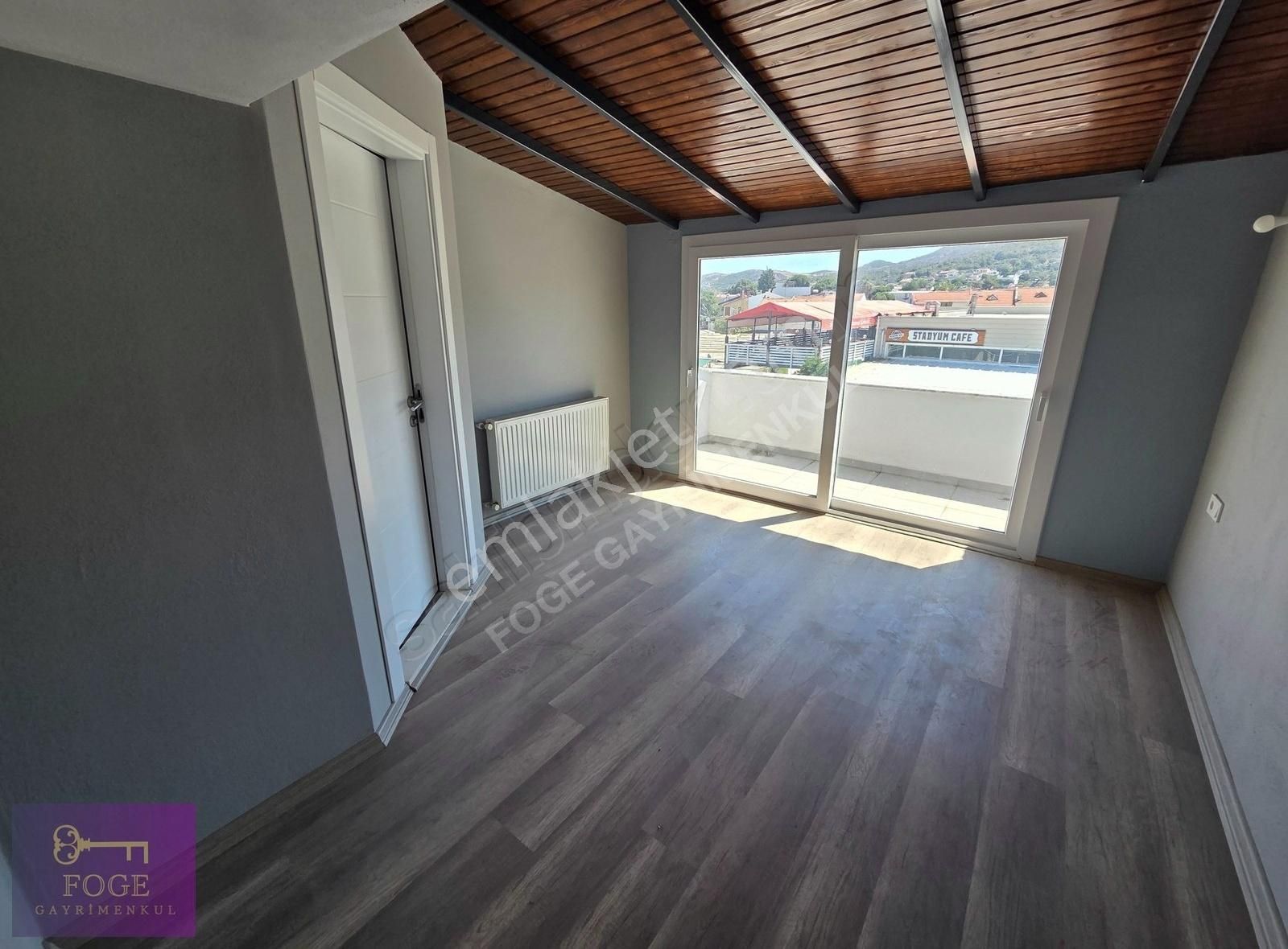 Yenifoça'da 6+1 Denize Sıfır Bahçeli Satılık Villa - Görsel 9