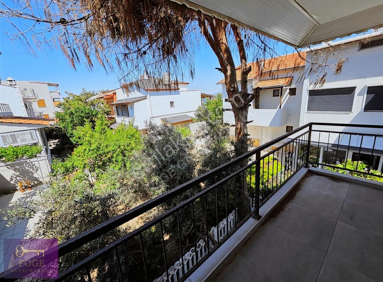 Yenifoça'da 6+1 Denize Sıfır Bahçeli Satılık Villa - Görsel 8