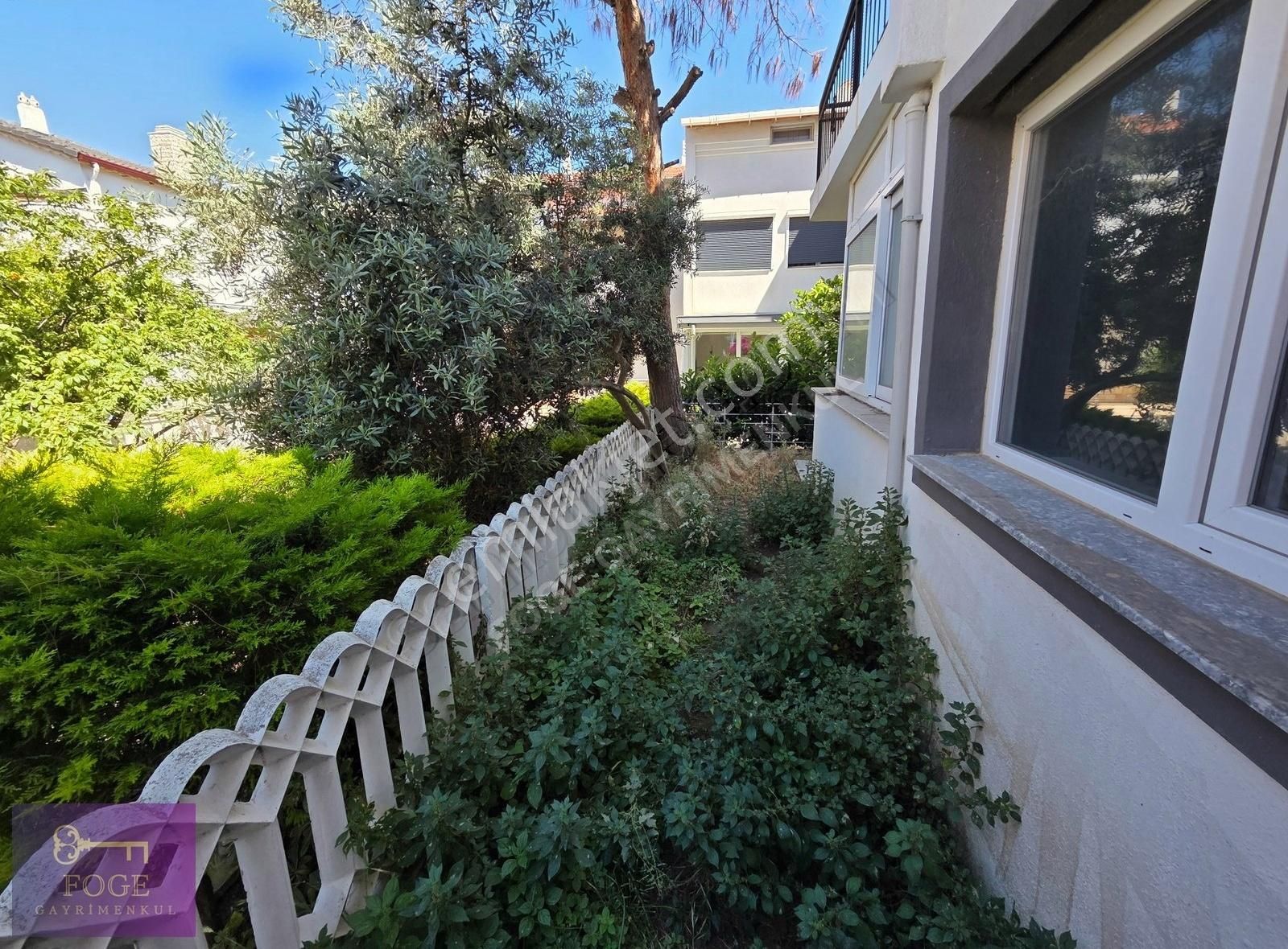 Yenifoça'da 6+1 Denize Sıfır Bahçeli Satılık Villa - Görsel 19