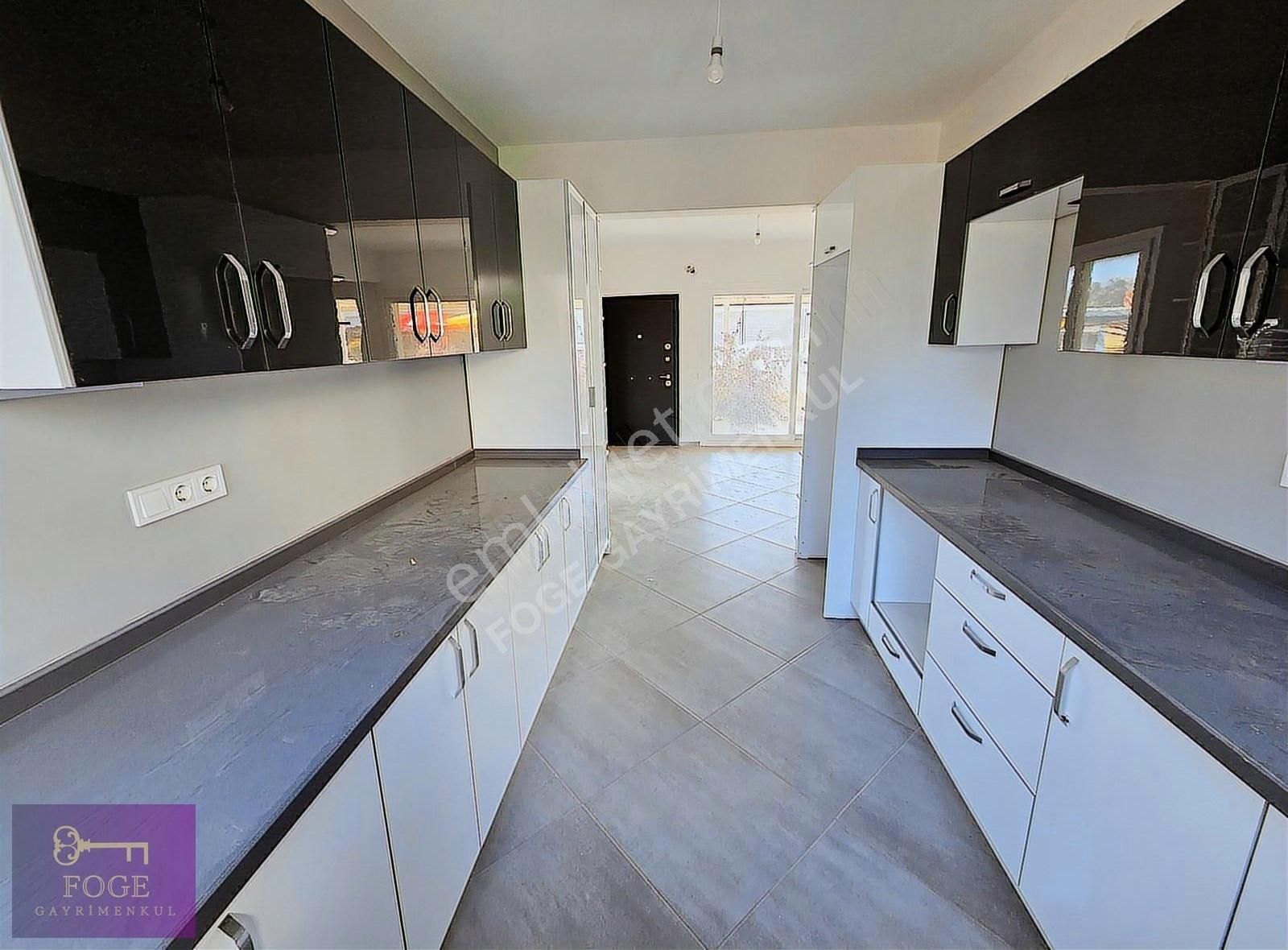 Yenifoça'da 6+1 Denize Sıfır Bahçeli Satılık Villa - Görsel 29