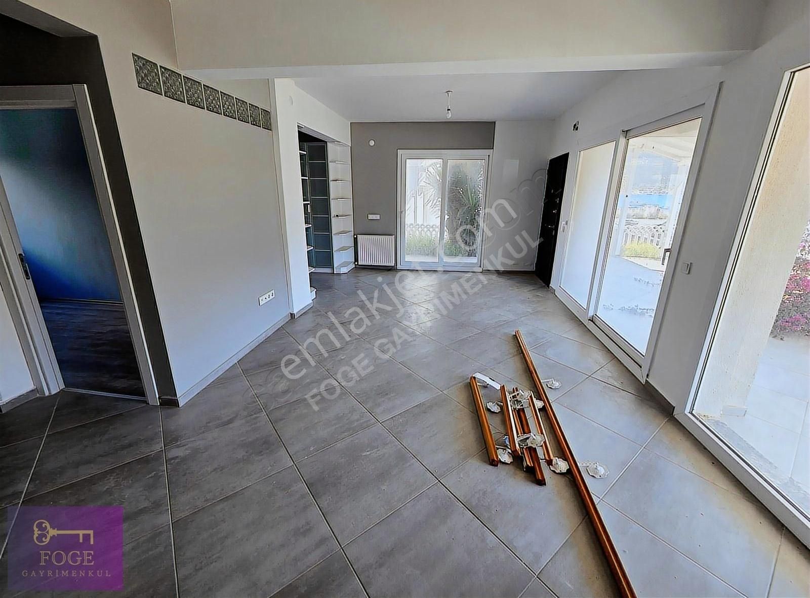 Yenifoça'da 6+1 Denize Sıfır Bahçeli Satılık Villa - Görsel 20