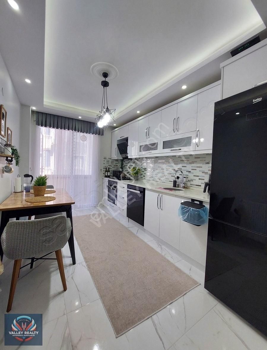 Valley'den Rumelide Site İçi,kapalı Otoparklı Peyzajlı 2+1 Daire