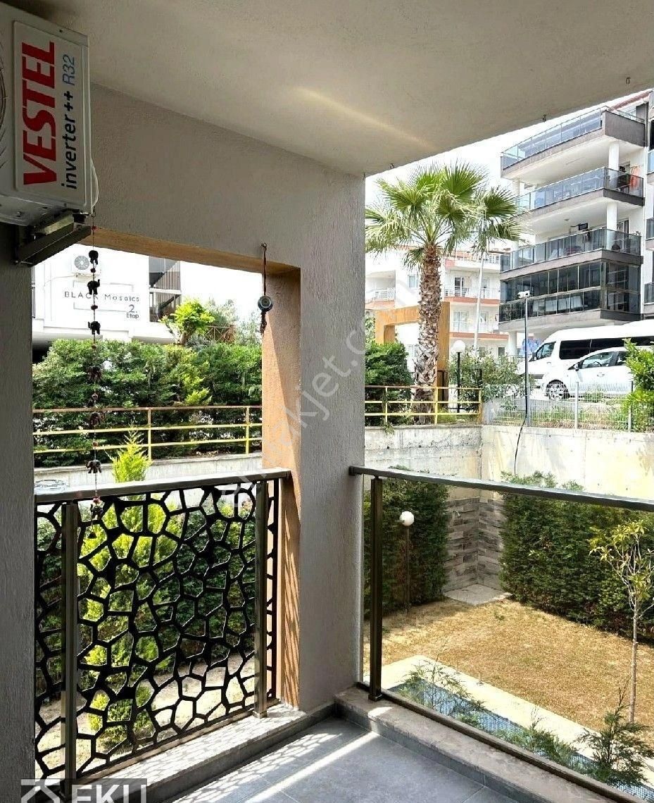 Kuşadası Ege Mahallesinde Havuzlu Ara Kat 2+1 Daire