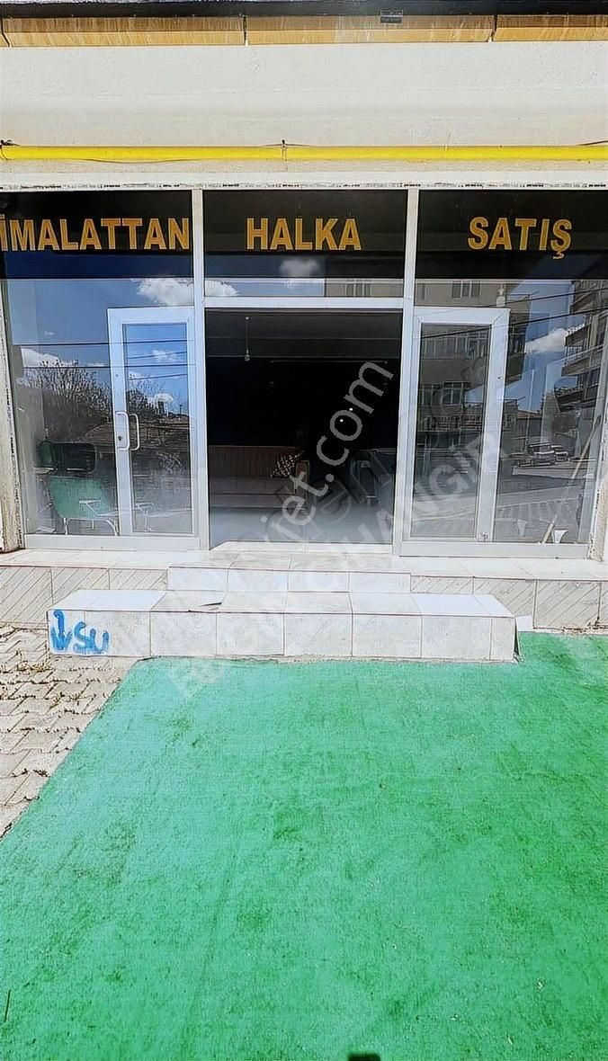 Baran Caddesinde Satılık 300 M2 İşyeri