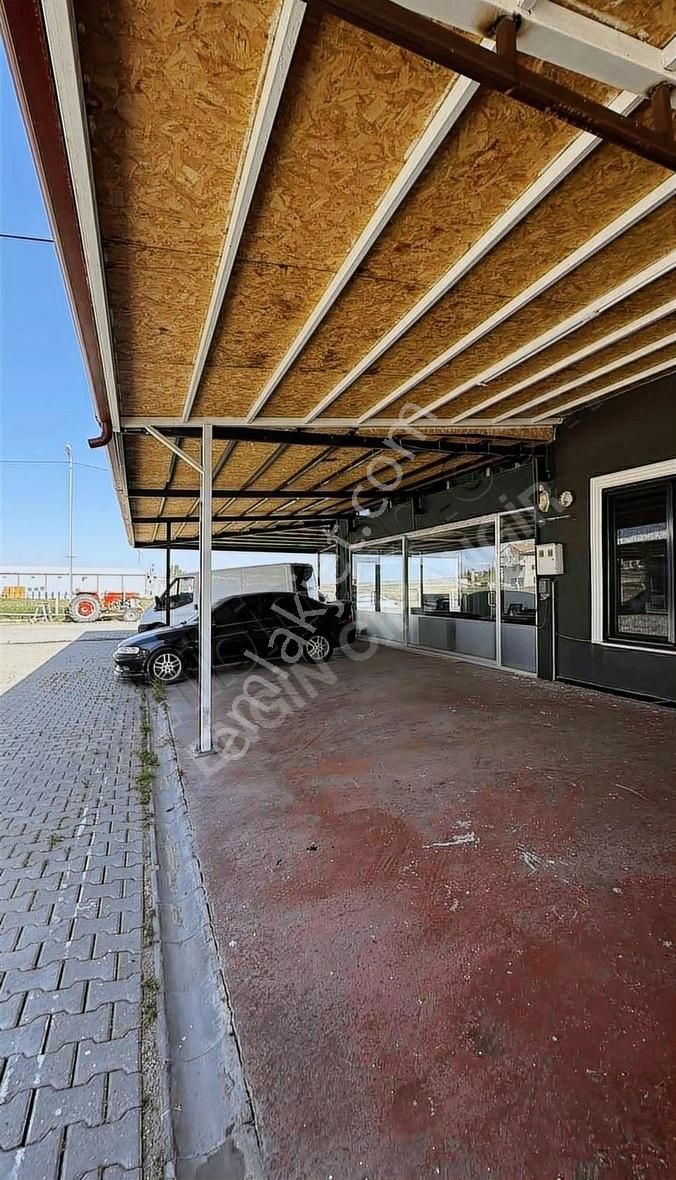Full Yapılı Galericiler Sitesinde Satılık İşyeri