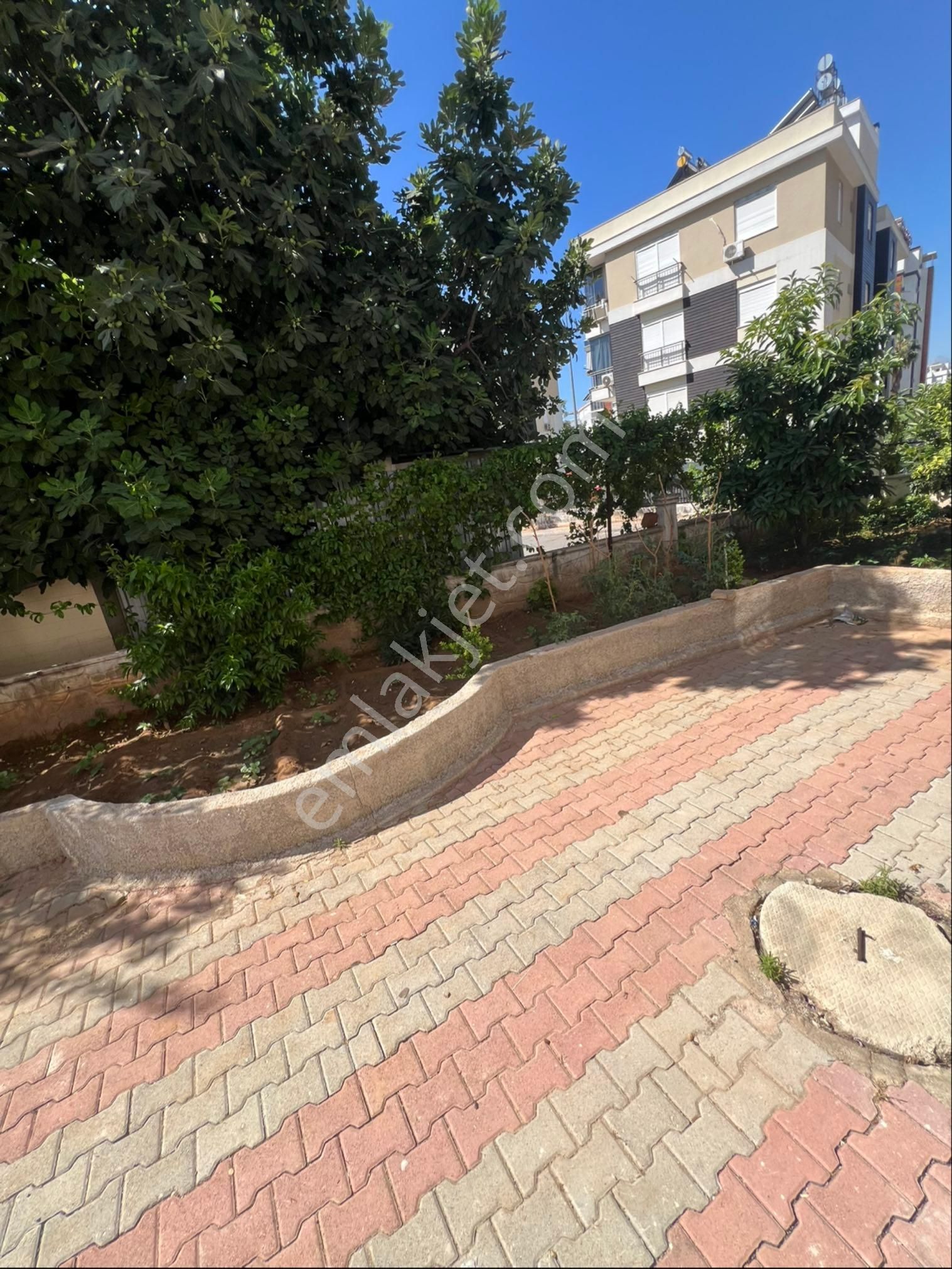 Sütçüler Mahallesi 2+1 Ayrı Mutfak 7 Yaşında Acil Satılık