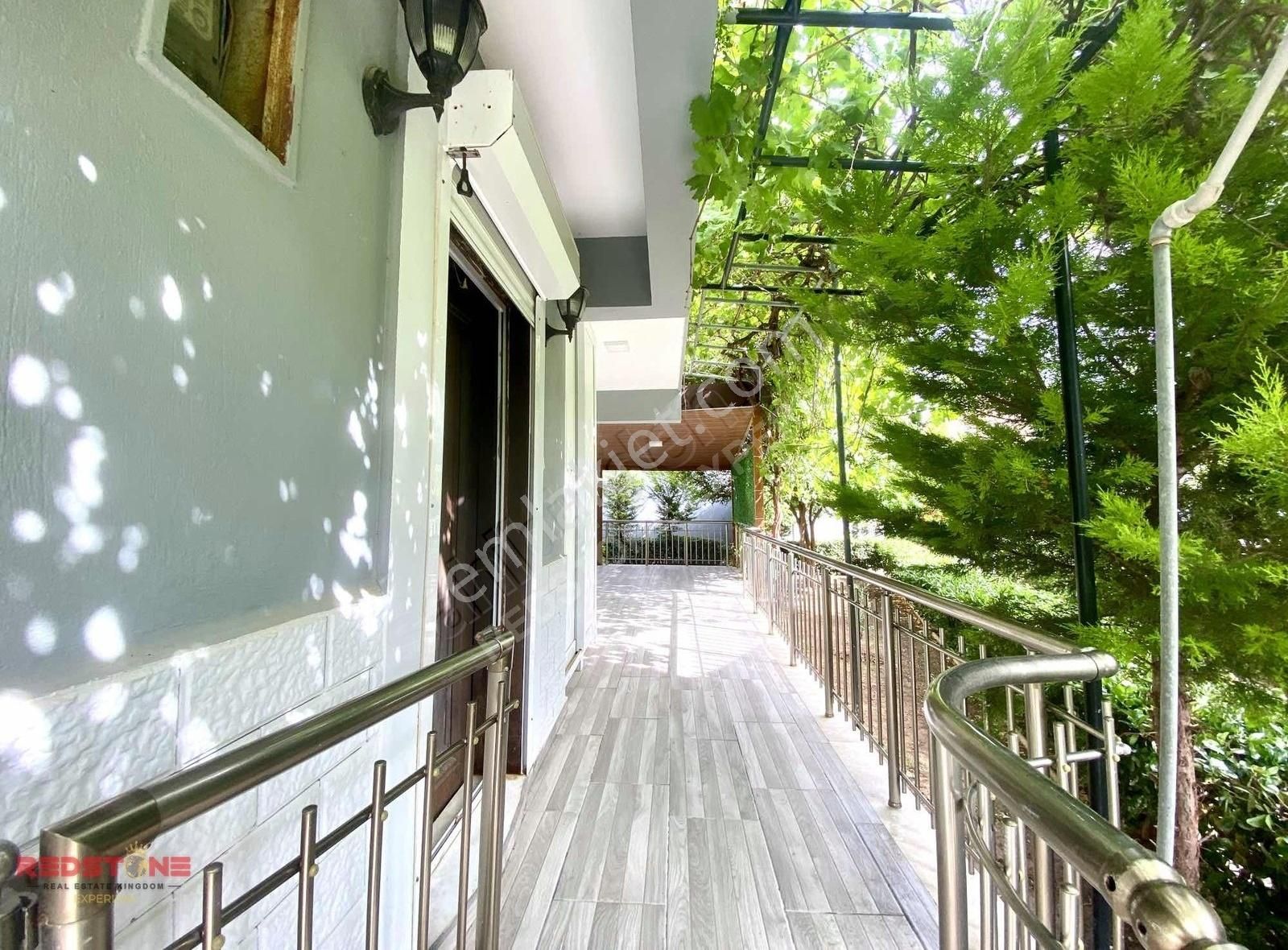 Seferihisar Doğanbeyde Denize 100m Güvenlikli Site Satılık Villa