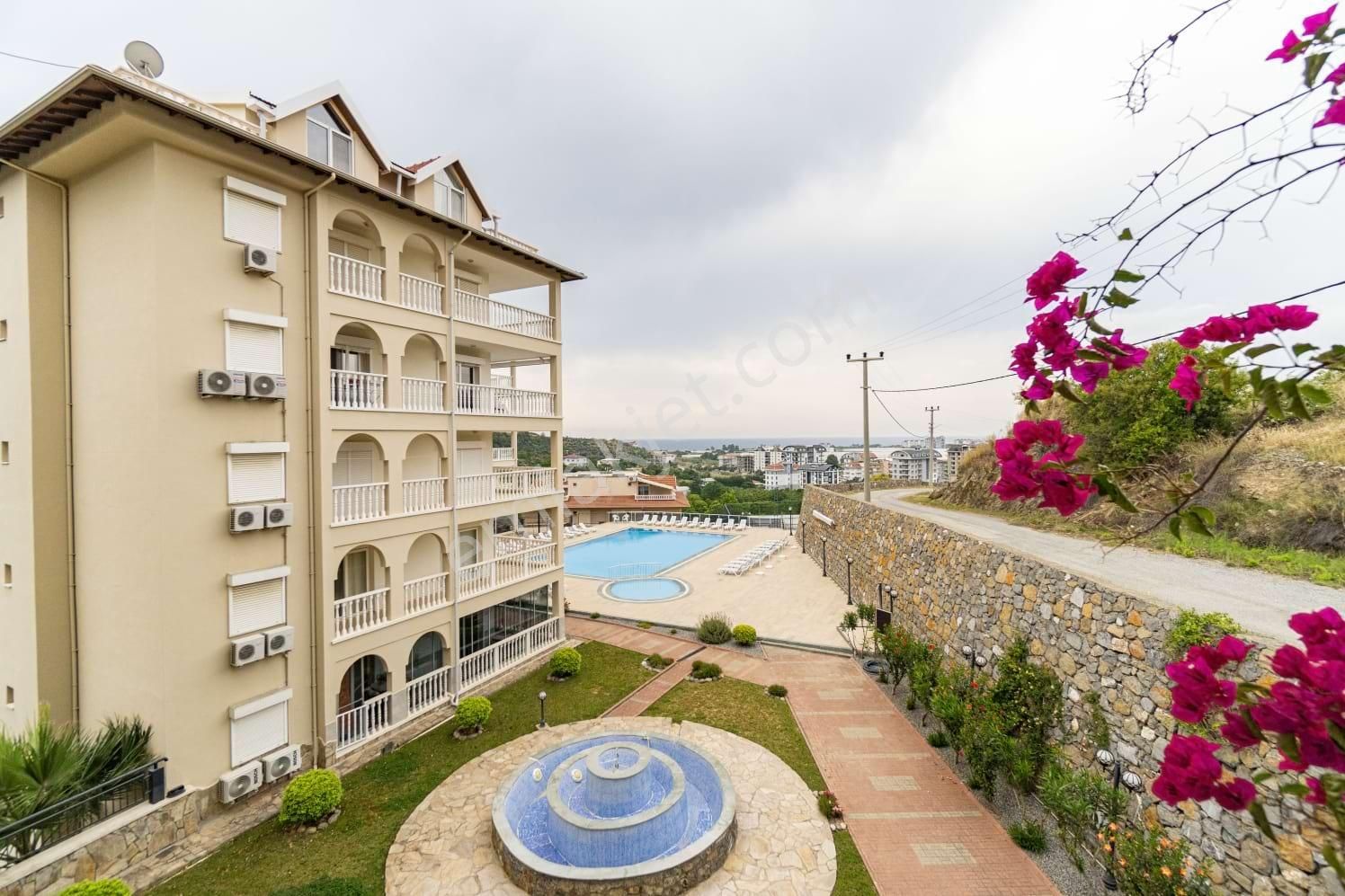 Alanya Demirtaş'ta Site İçinde Satılık Deniz Manzaralı 2+1 Daire