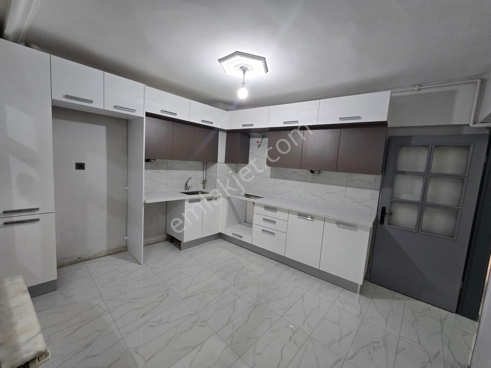 İstiklal Mah. Atatürk Cad. Yakını Bakımlı 3+1/ Kg-61