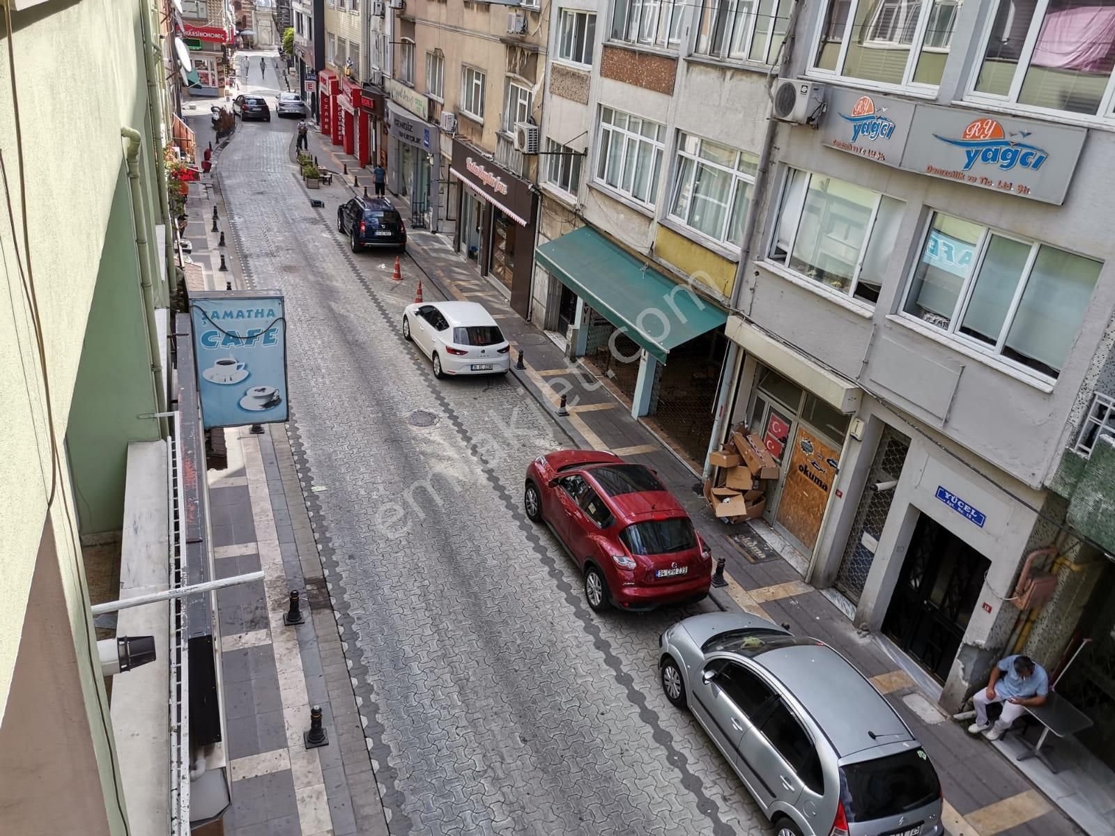 İstanbul Üsküdar Meydana 100mt Kiralık 2+1 Ofis Büro