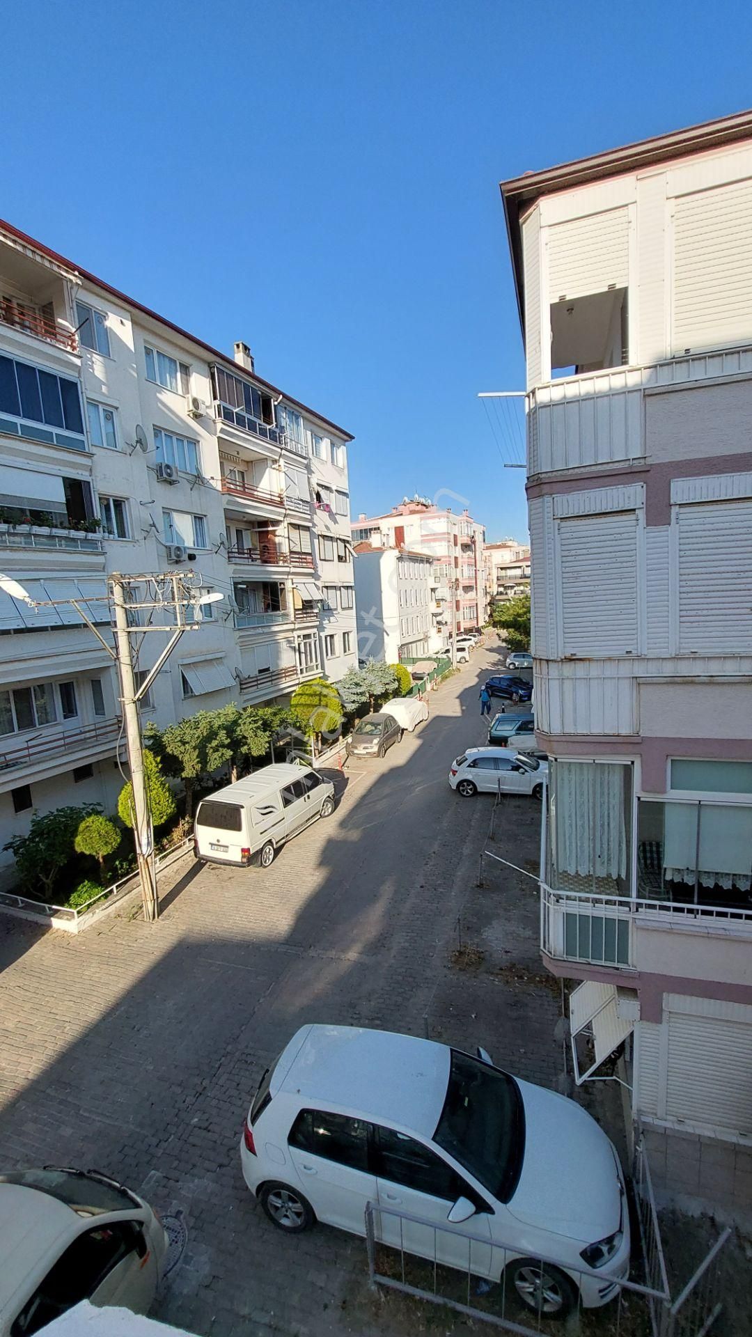 Suzan Emlaktan Güzelyalı Sahılde 2+1 Temız İçi Yapılı Masrafsız 2 .kat Daire - Görsel 7