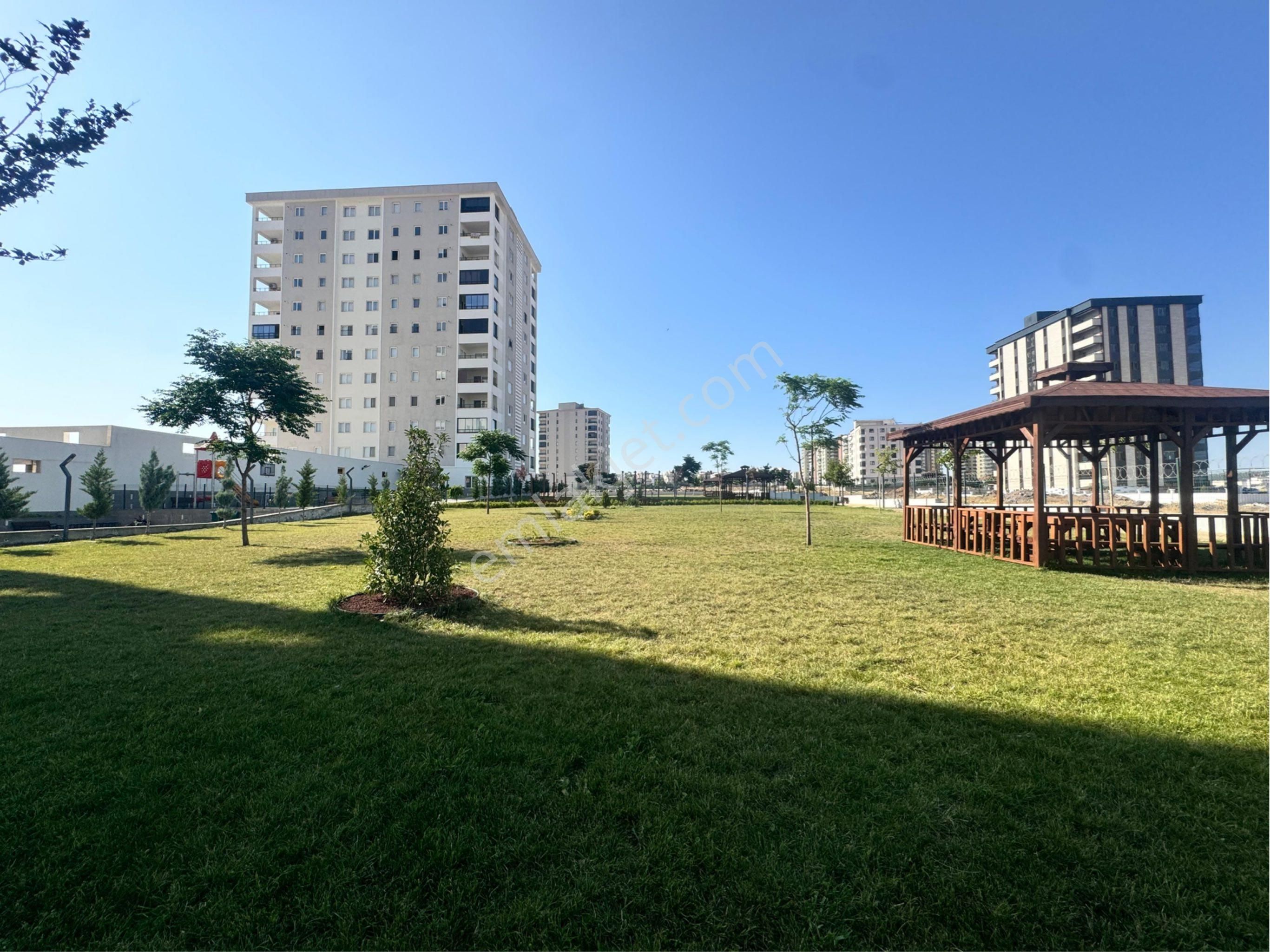 Rota Emlaktan Satılık 3+1 İki Yaka Sitesinde