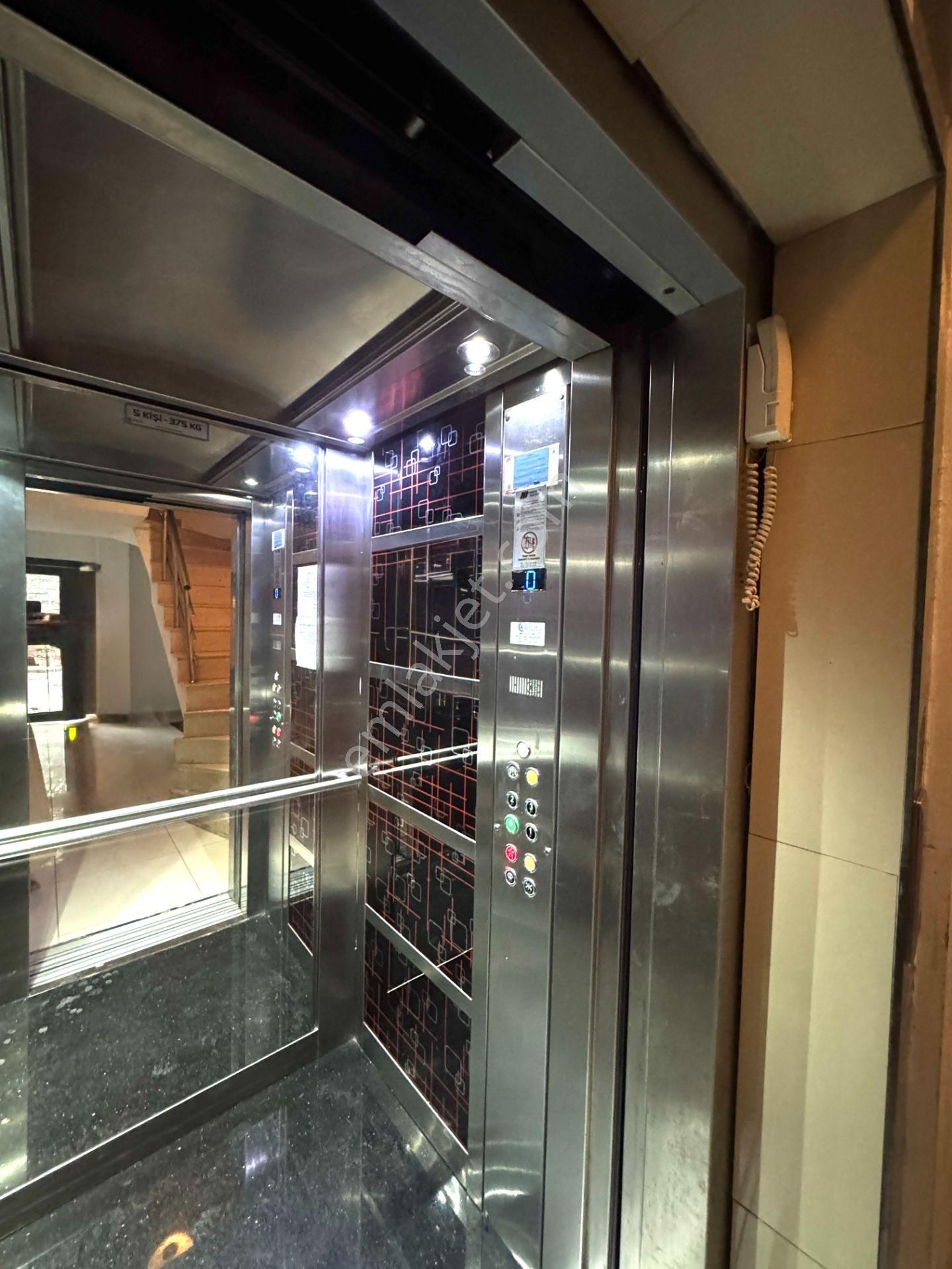 Etilerde Ebeveyn Banyolu Çift Teraslı Asansörlü Geniş 3+1 Daire - Görsel 30