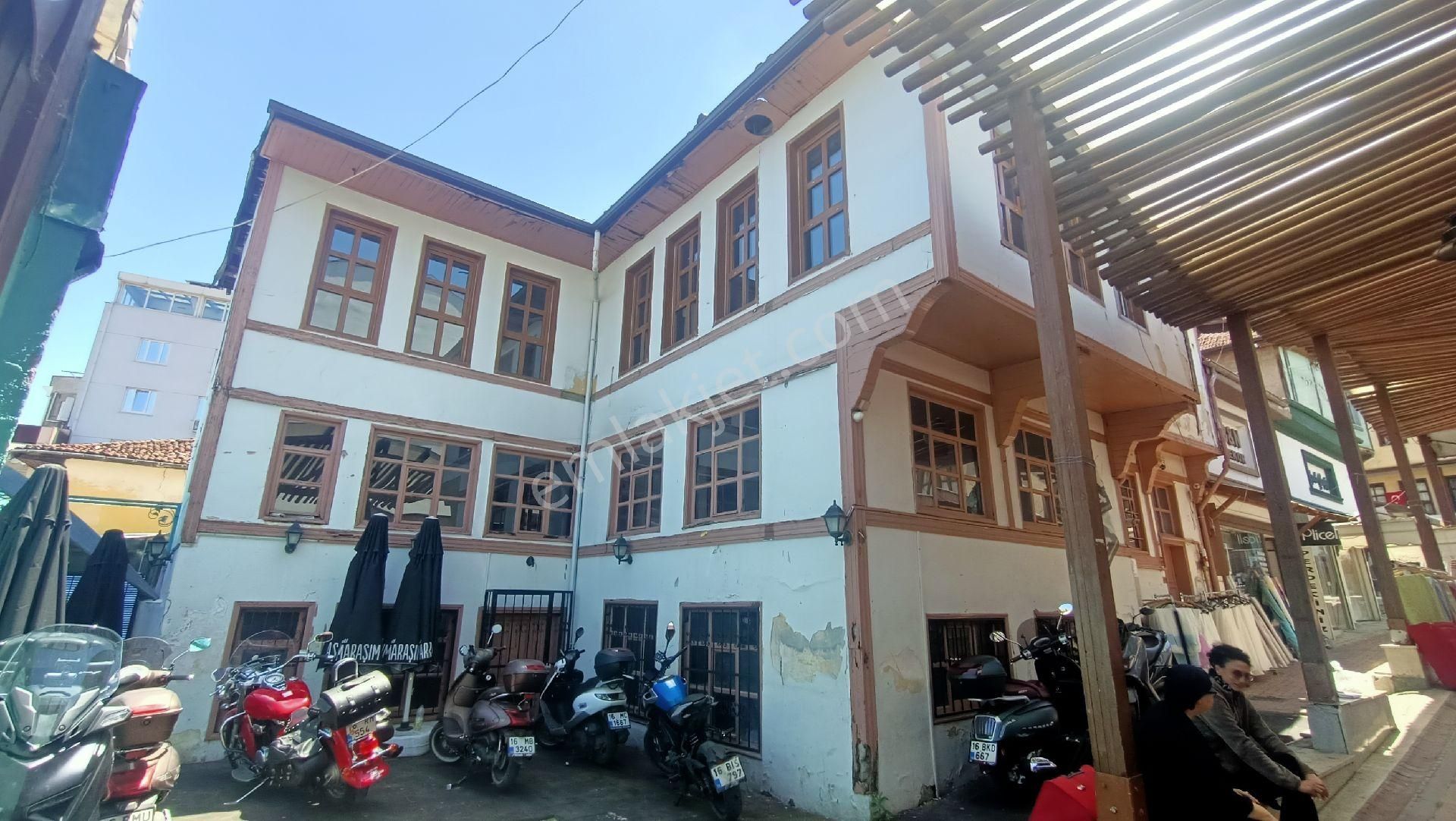 Provos Gayrimenkul, Çarşının İçinde Kiralık 3 Katlı Tarihi Bina