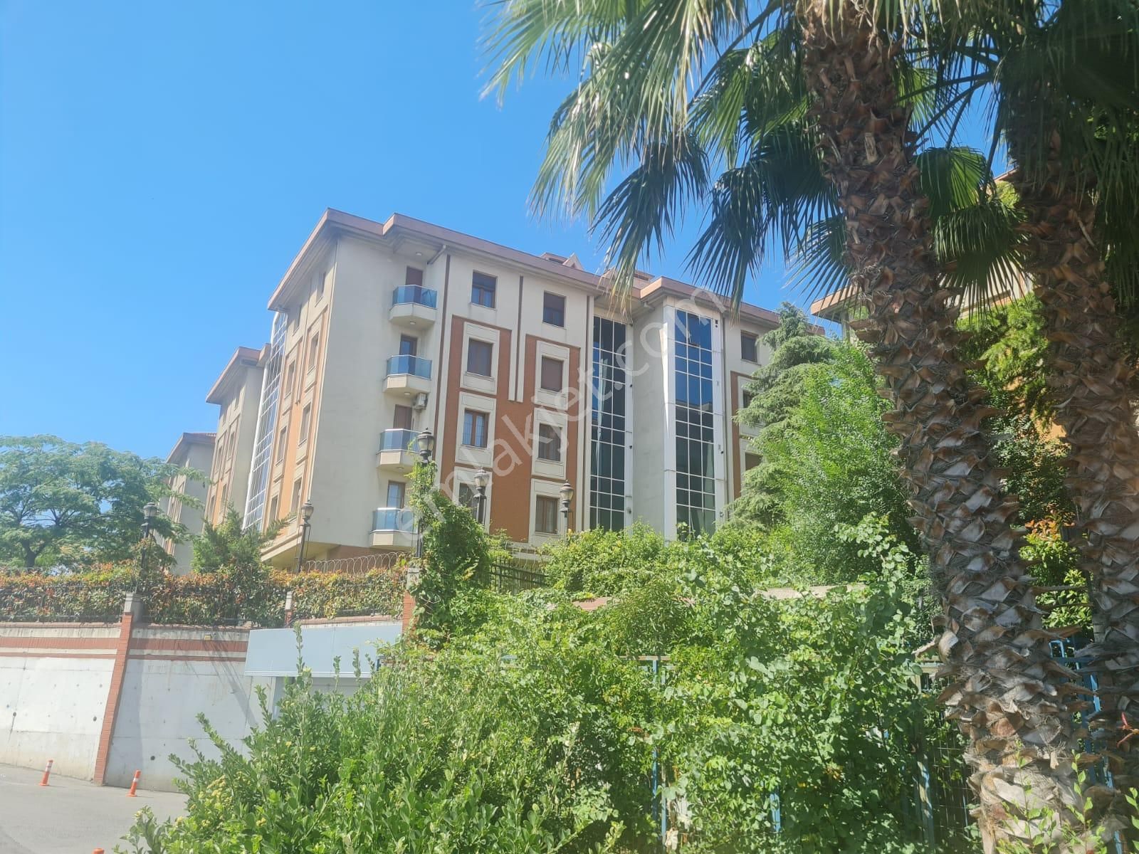Bahçelievlerin En Nezih Sitesinde 3+1 Kapalı Otoparklı Satılık