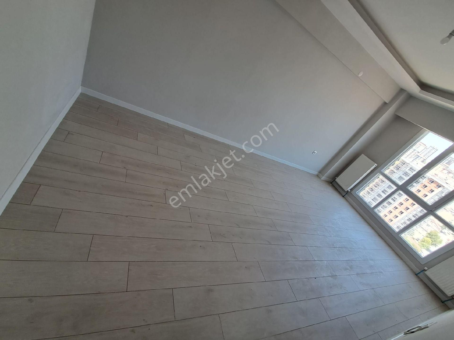 Kirazlı Mh. 2+1 Sitede Satılık Daire (metroya Yakın)