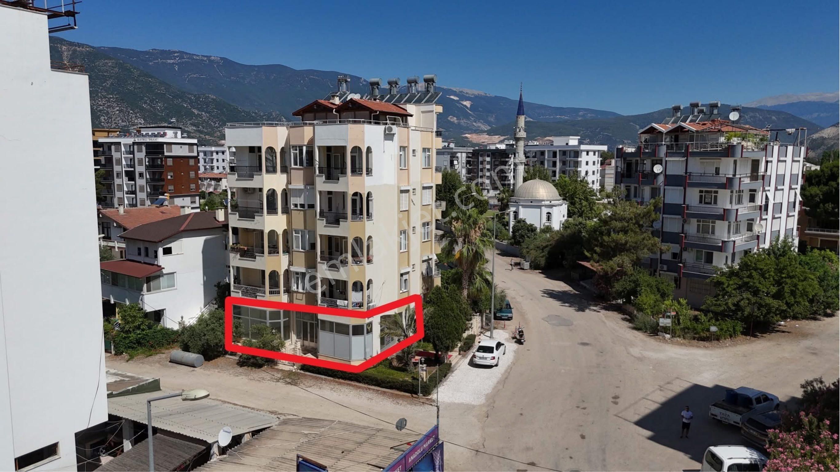 Finike Sahilde Cadde Üzeri Kiralık Dükkan
