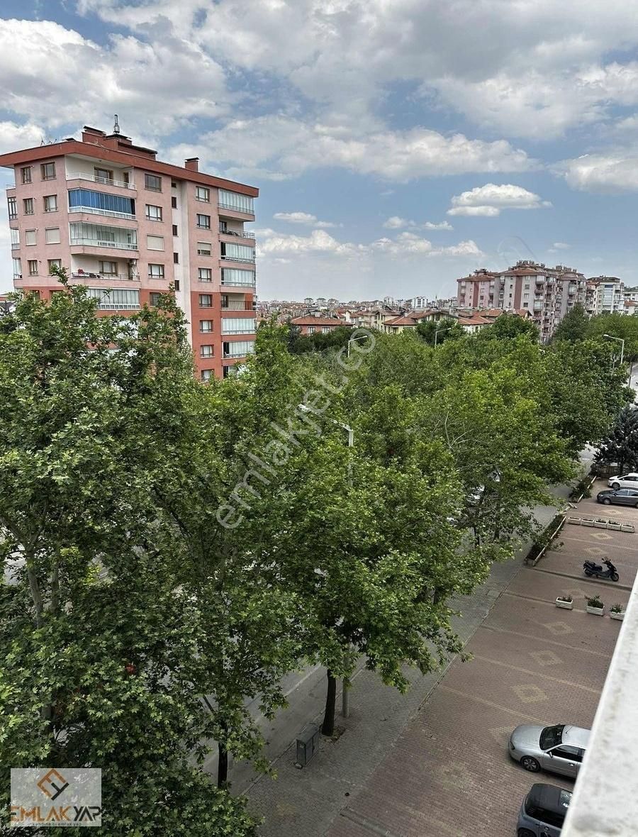 Emlakyaptan Ahmetözcan Caddesi 3+1 Satılık Daire
