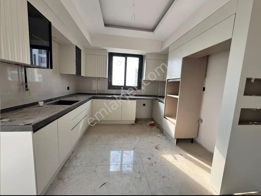 Zara Gayrimenkul'den Cezaevi Karşısı Tunç Yapıda 3+1 Sıfır Lüks Daire