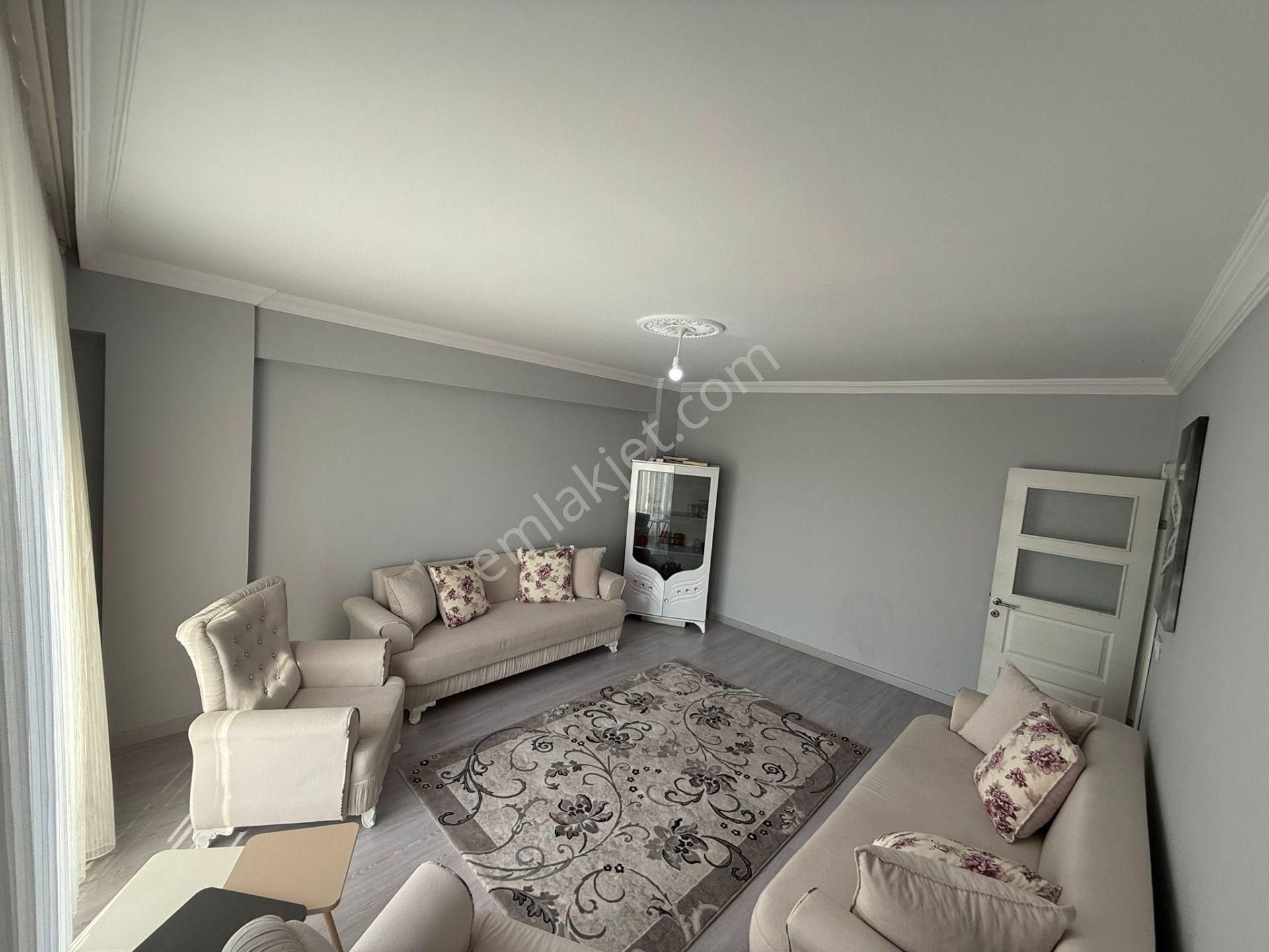 Akyüz Gayrimenkul Den; Veliköy Mah De Kombılı Satılık 2+1 Daire