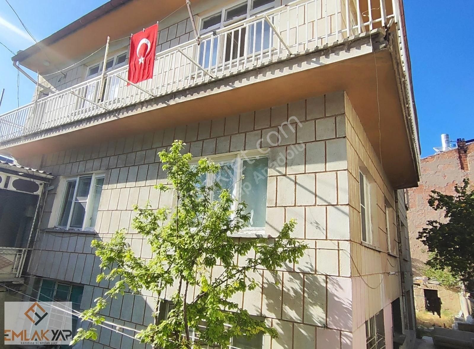 Emlakyap Tan Meram Pirebi Mah De Satılık 3 Kat Yapısı Olan Arsa