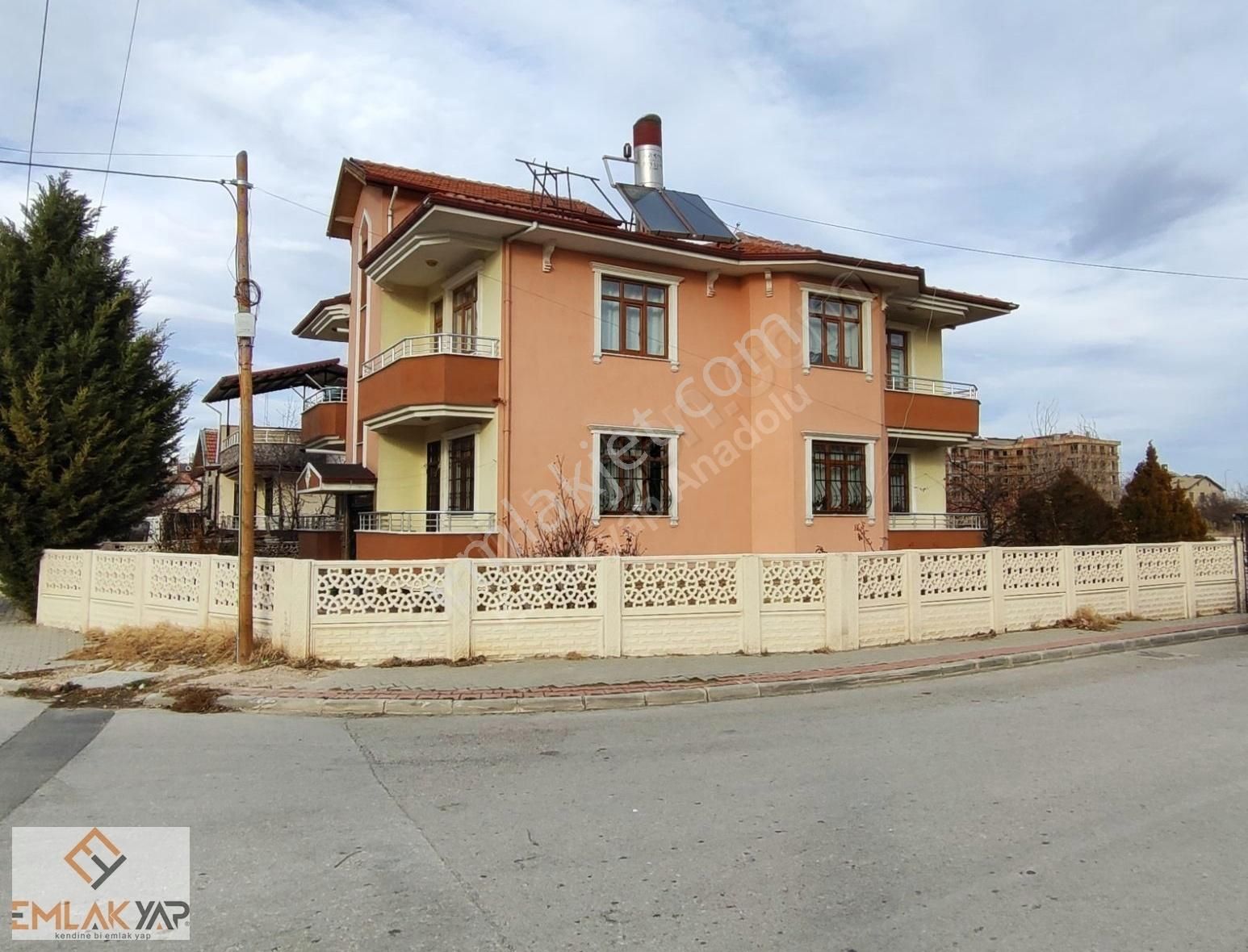 Emlakyap Tan Meram Uluğbey Mah De Satılık 3+1 Den 2 Katlı Bina