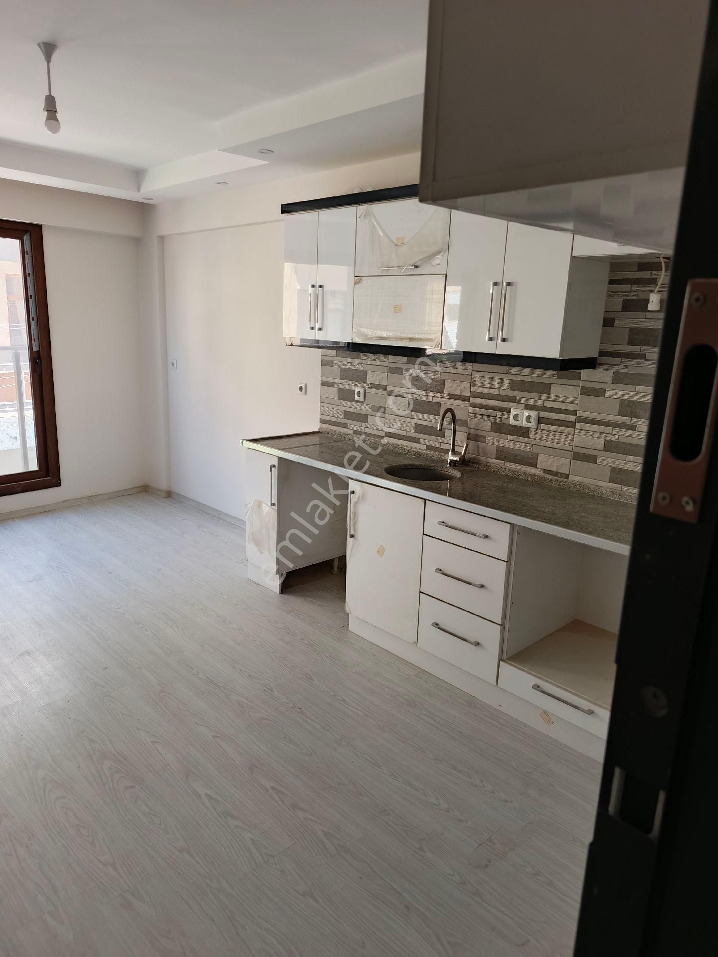 Mithatpaşa Mah. Kurudere Caddesine Bir Adım Mesafede...