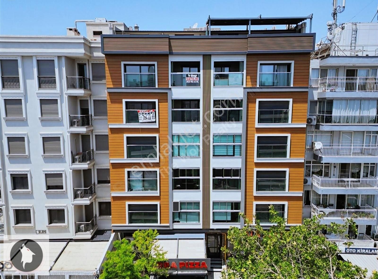 Karşıyakada Satılık Daire 4+1 Girne Caddesinde