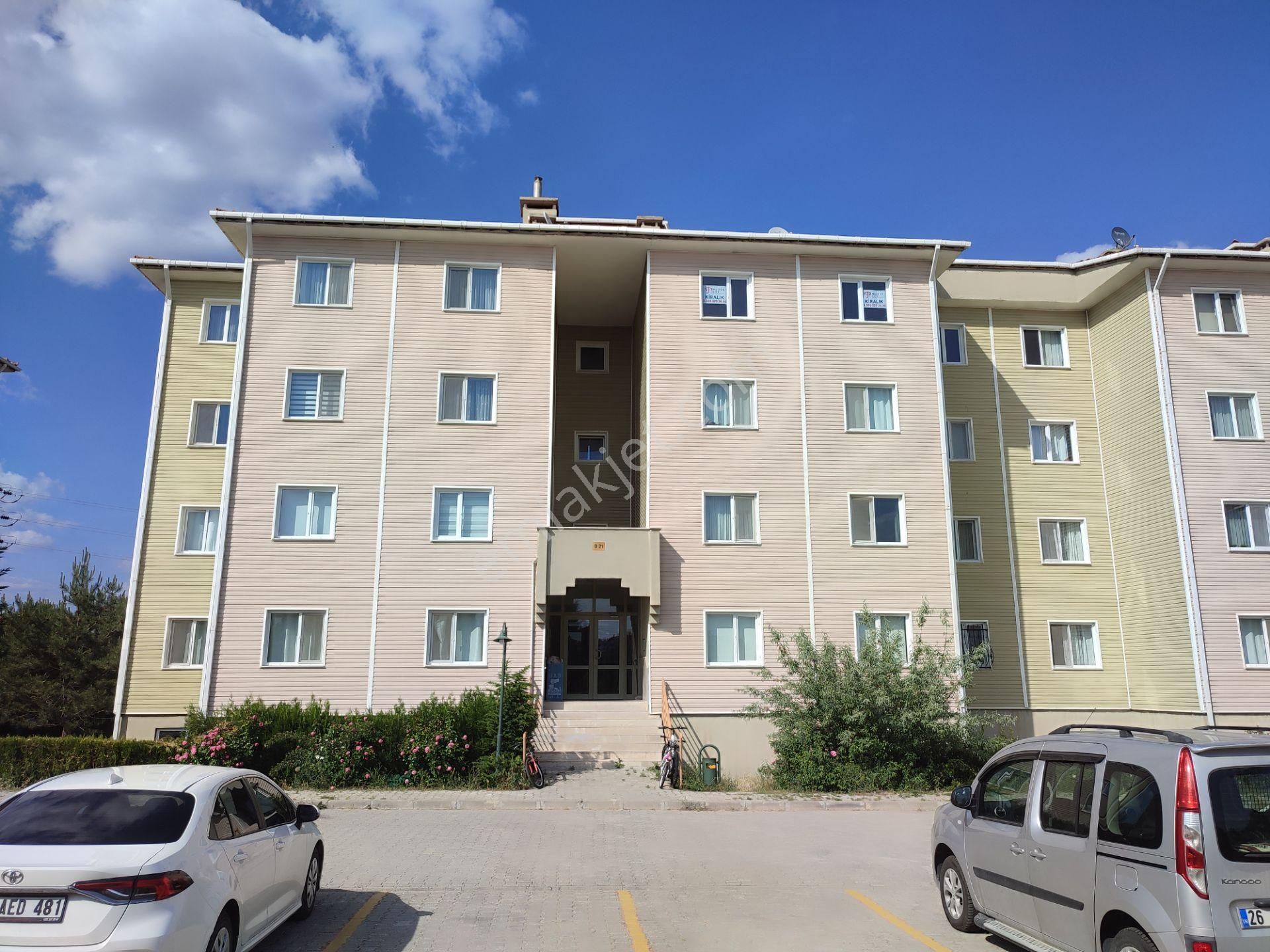 Yaşamkent’te, Bulvar Üstü, Site İçi, Kiralık 3+1 Daire