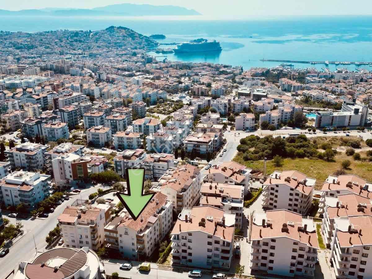 Kuşadası Merkezde Deniz Manzaralı Dubleks Daire