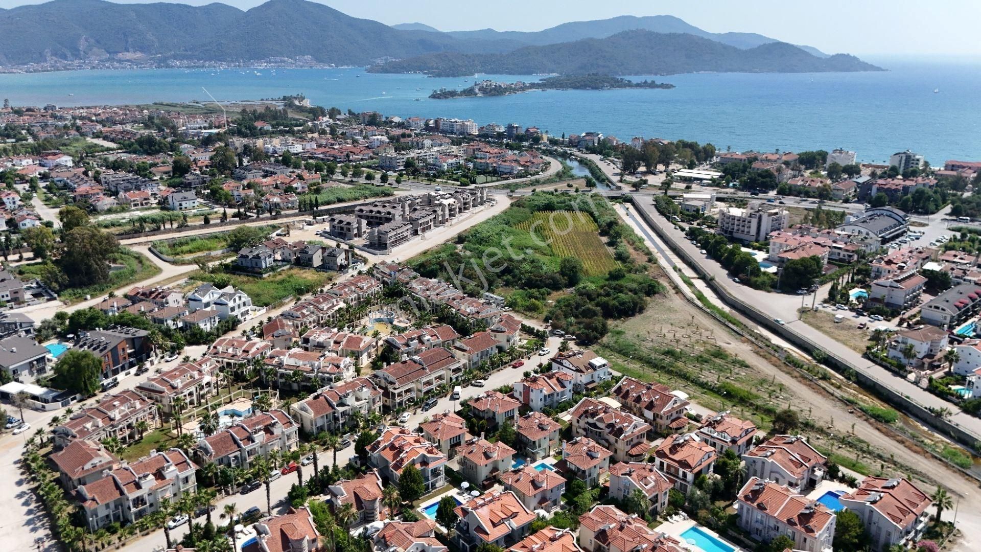 İza Yatırım Emlaktan Satılık Çalış Plajına Yürüme Mesafesinde Site İçinde 3+1 Villa
