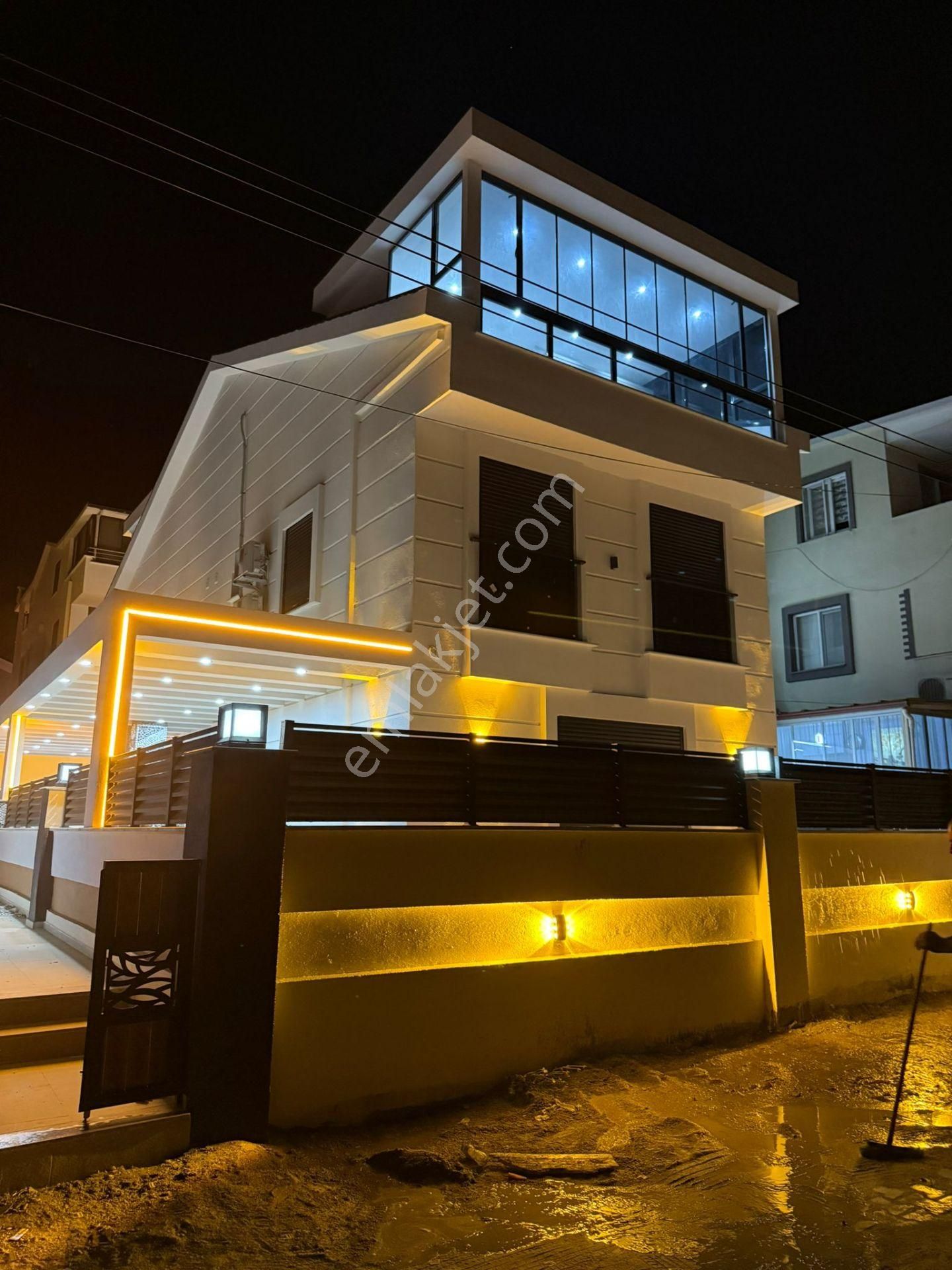 Müstakil Havuzlu Sıfır Teraslı 2 Mutfaklı 3+1 Villa