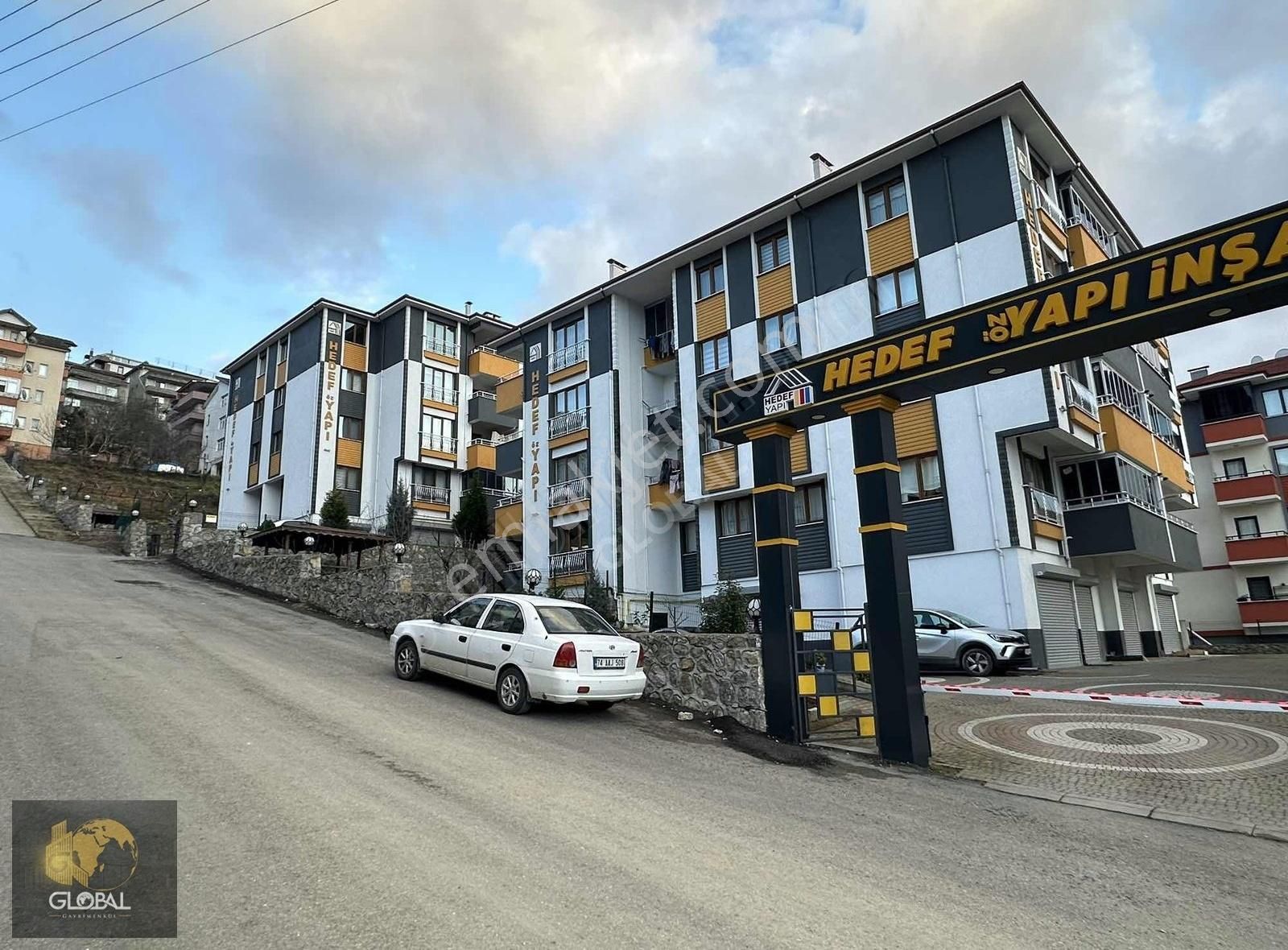 Karaköyde Site İçerisi Kiralık 2+1 Daire