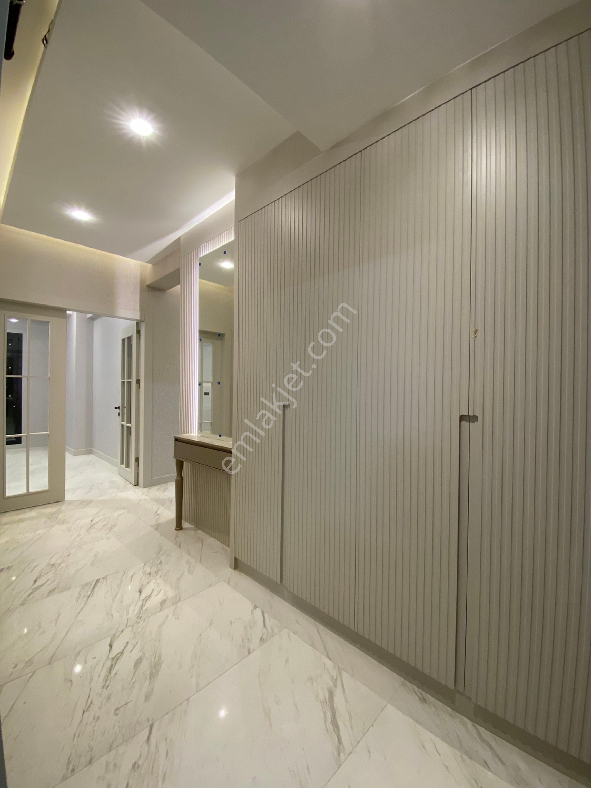 Engiz'den Ferhatlar Yakını 175m2 3+1 E.banyo+g.odalı Lüx Daire - Görsel 22