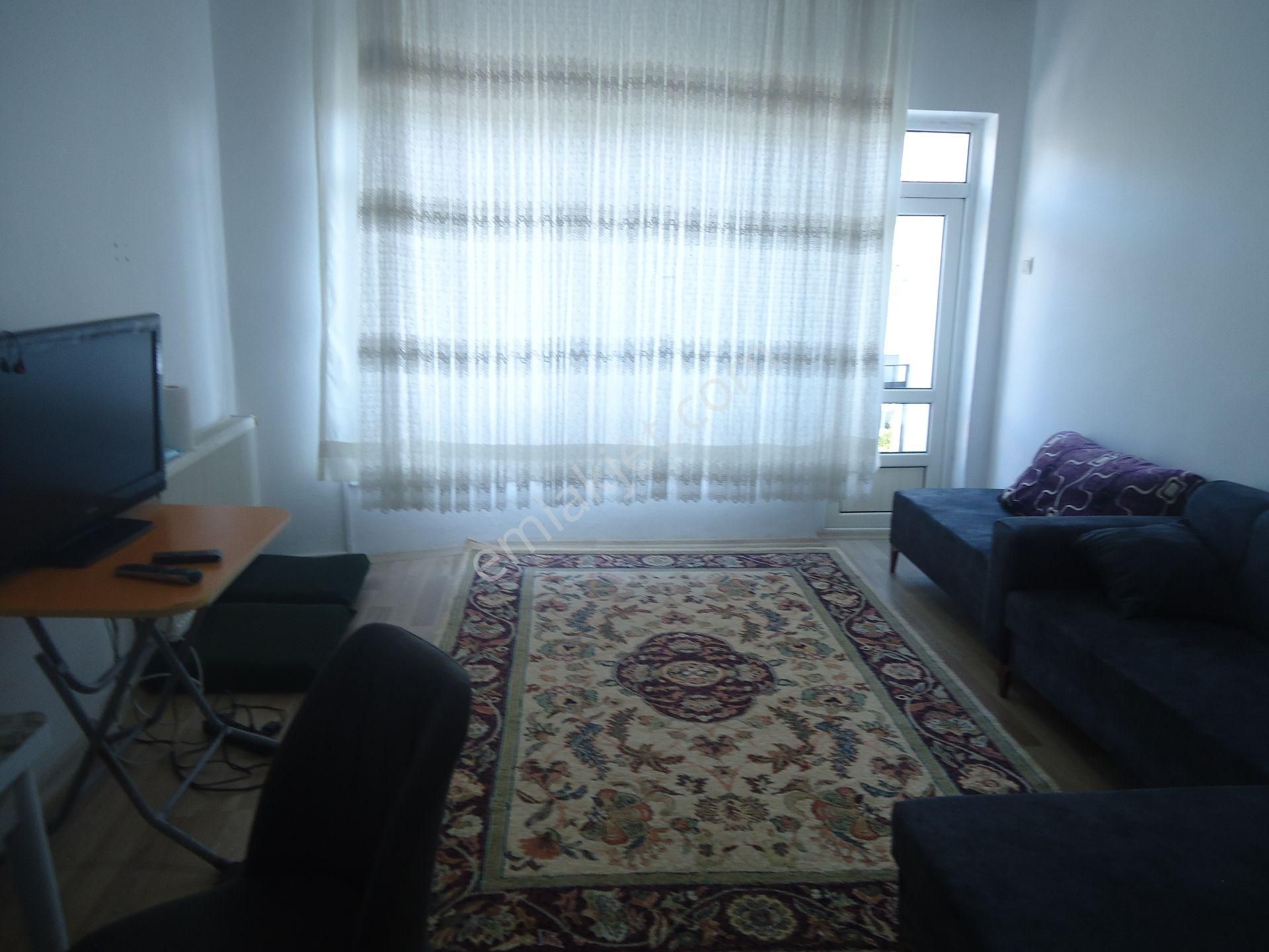 Aydınlıkevler Çevreli Caddesinde Satılık Daire Gizem Emlaktan
