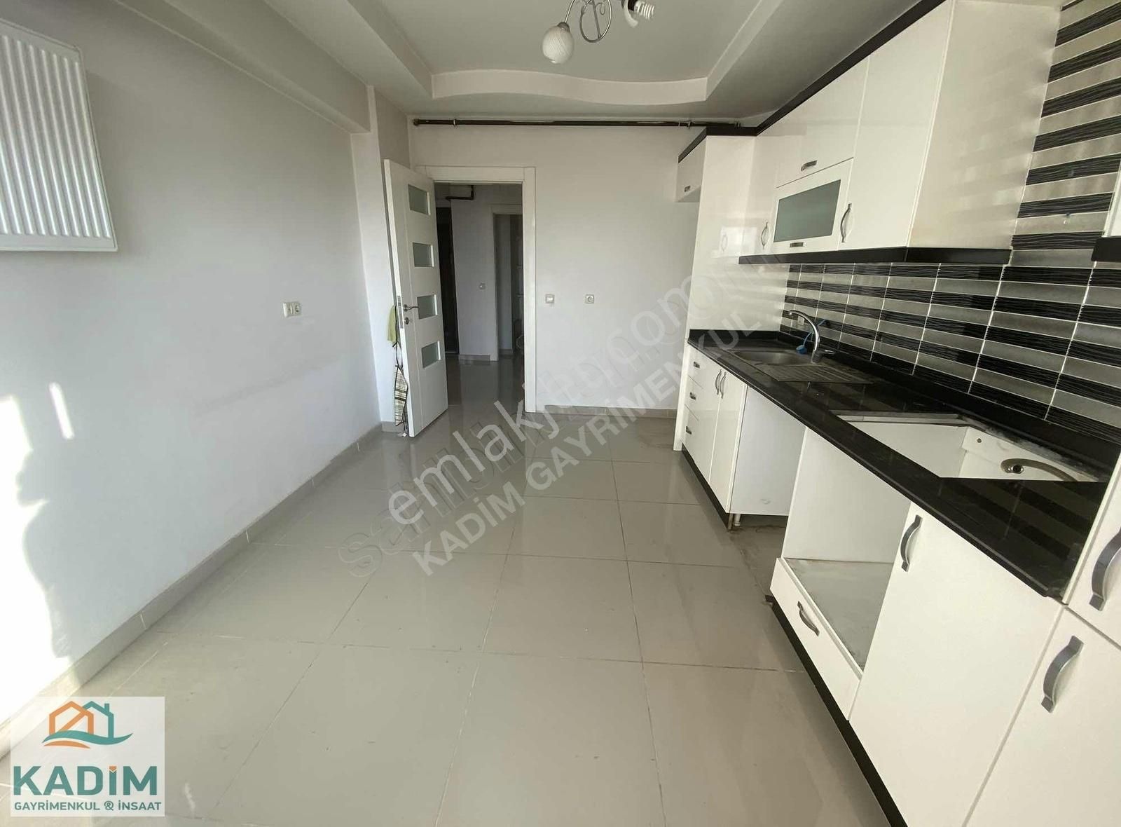Karataş Merkezde Satılık 2+1 Daire