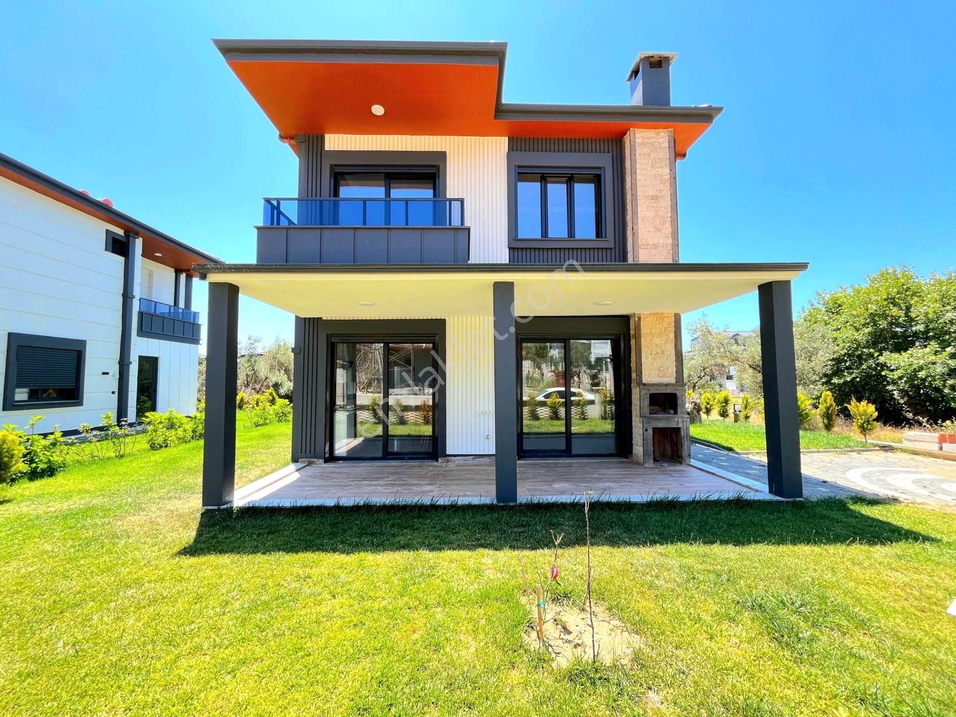 ▶ ▶ Akçay Körfez'den Geniş Bahçe Kullanımlı Verandalı Tek Müstakil 3+1 Villa