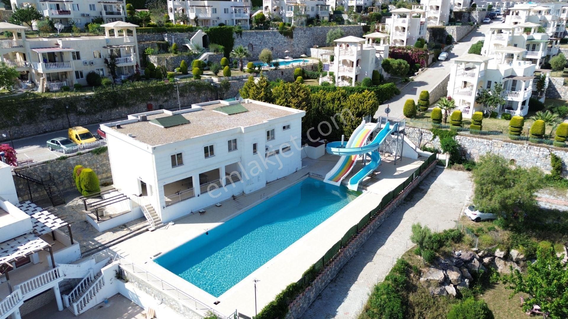 Adabükü Fcc'de Özel Plajlı, Havuzlu Sitede 2+1 Satılık Daire - Görsel 3