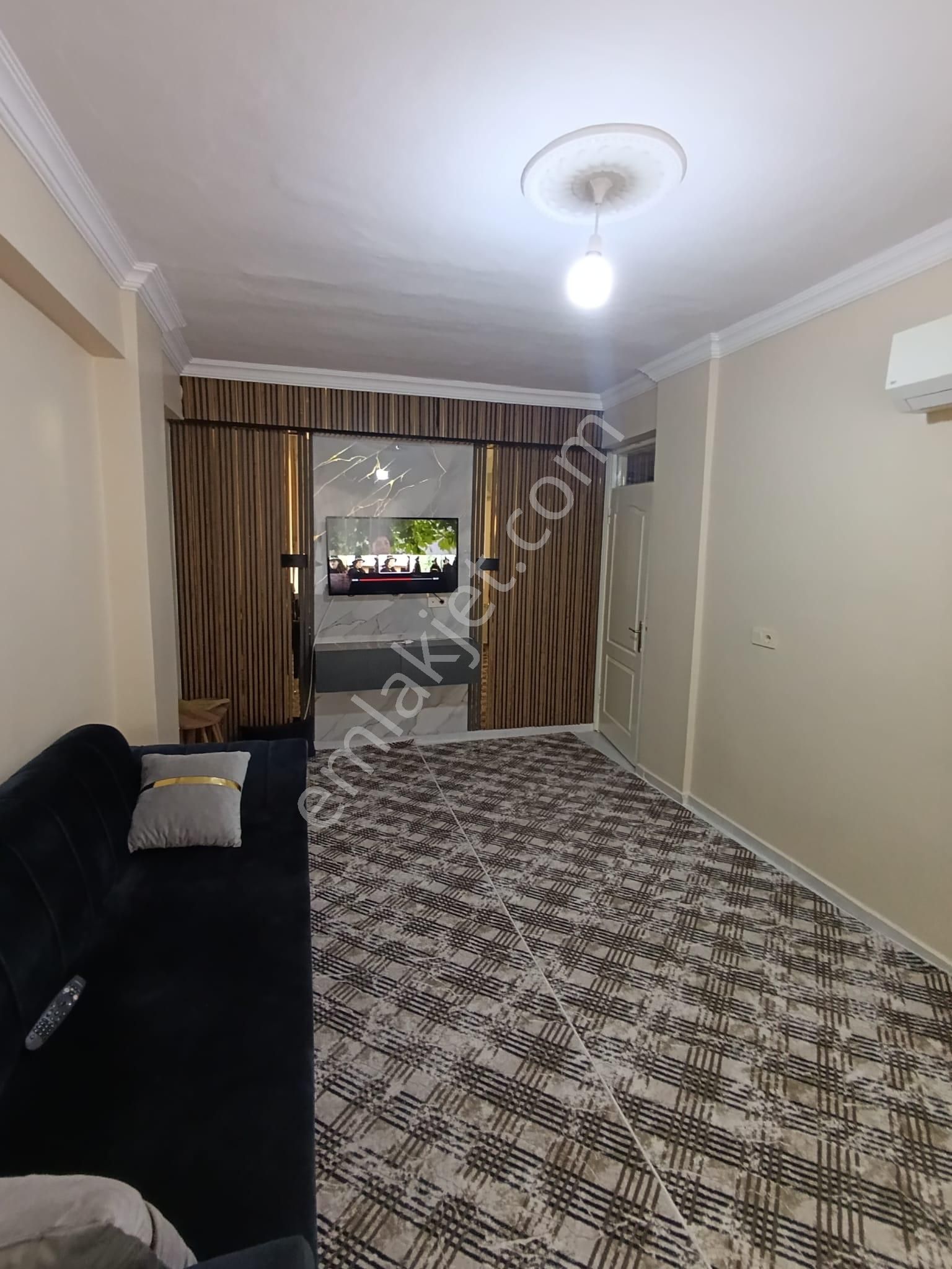 Uygun Emlak'tan Ahmet Yesevide 3.kat 4 Oda İçi Full Bakımlı Satılık Daire